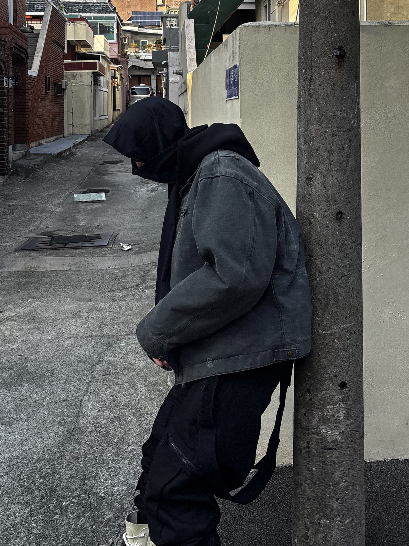 Sansan Gear Hoodie Scarf Black, Wapworks Arctic Suspender Pants Black 착용 스타일 - 2
