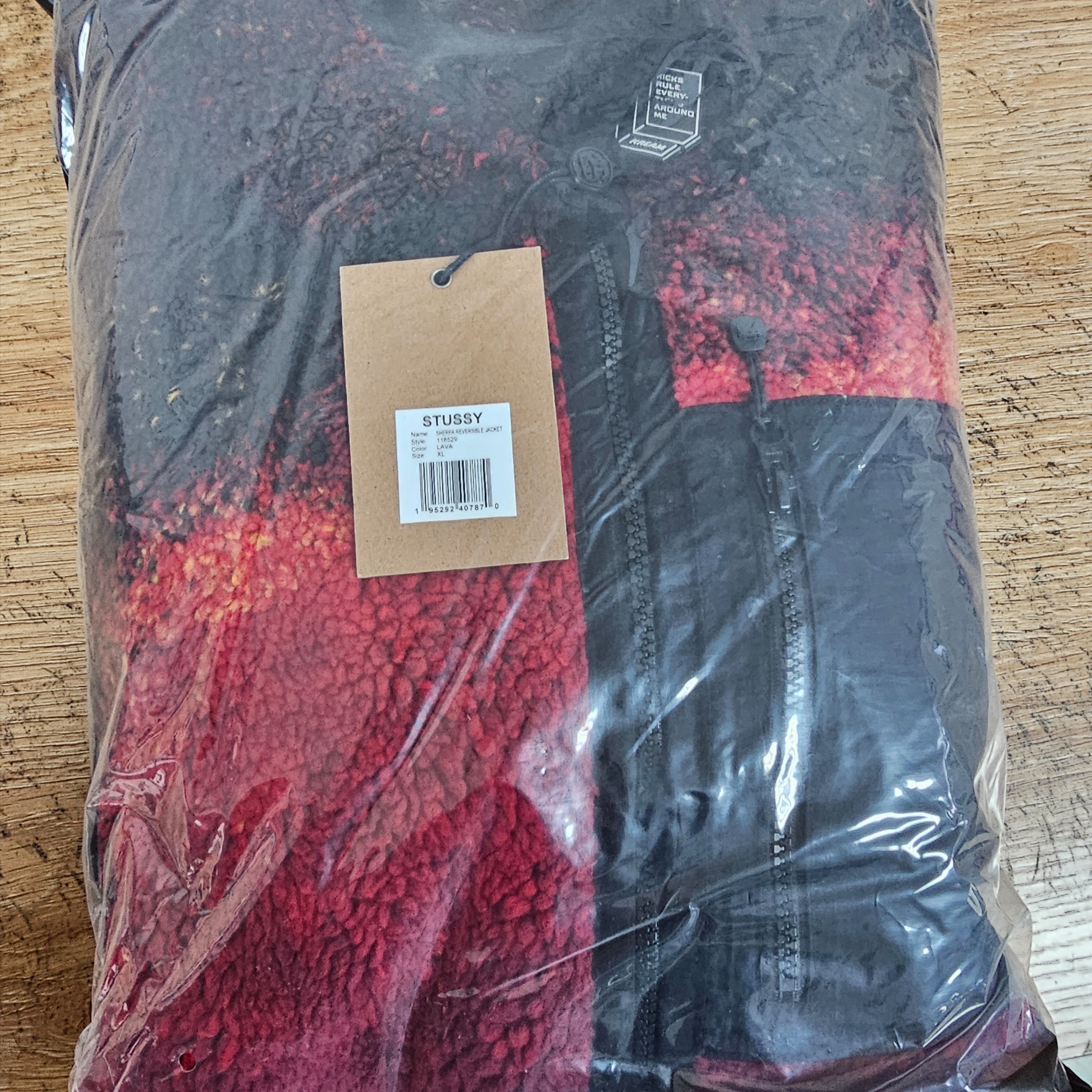 Stussy Sherpa Reversible Jacket Lava 착용 스타일
