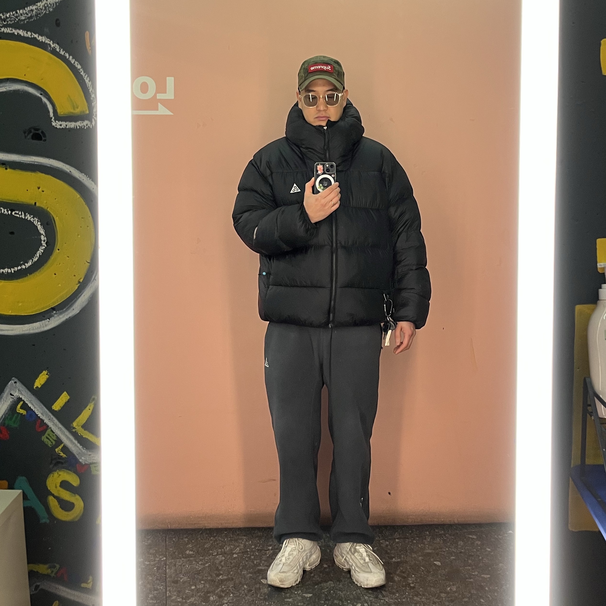 Nike Air Max 95 Essential Triple White, Nike ACG Therma-Fit ADV Lunar Lake Puffer Jacket Black - Asia 착용 스타일