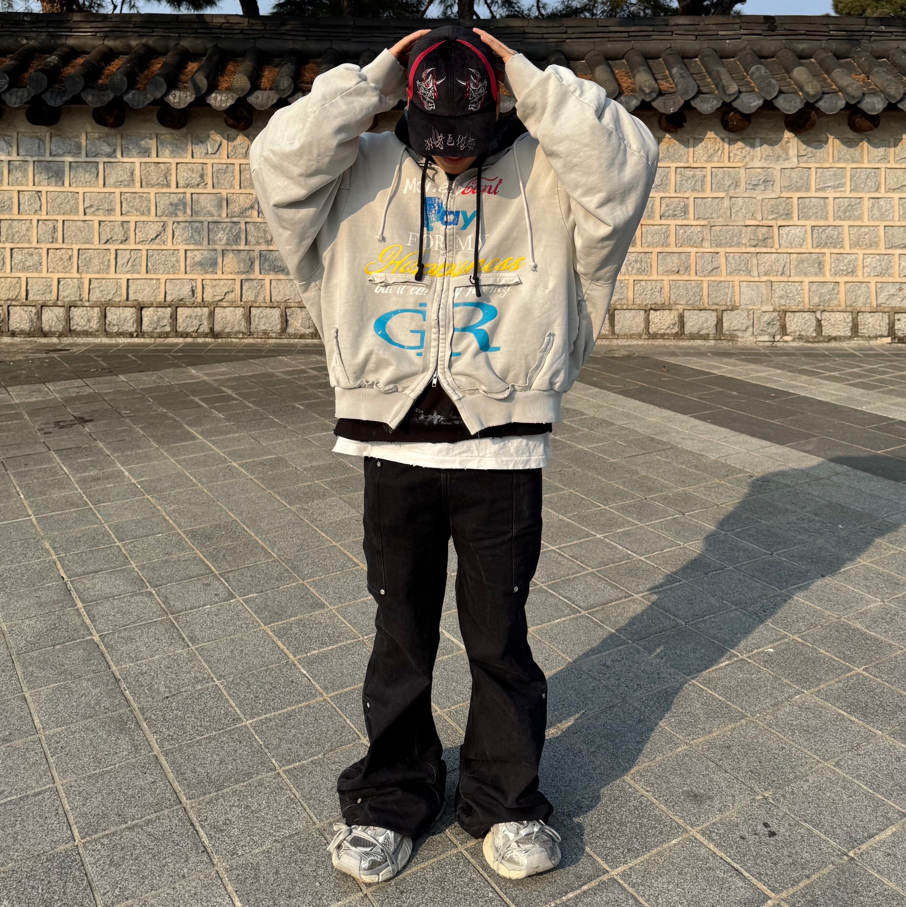 [KREAM 단독] Project G/R Happiness Zip Hoodie Light Grey 착용 스타일 - 2