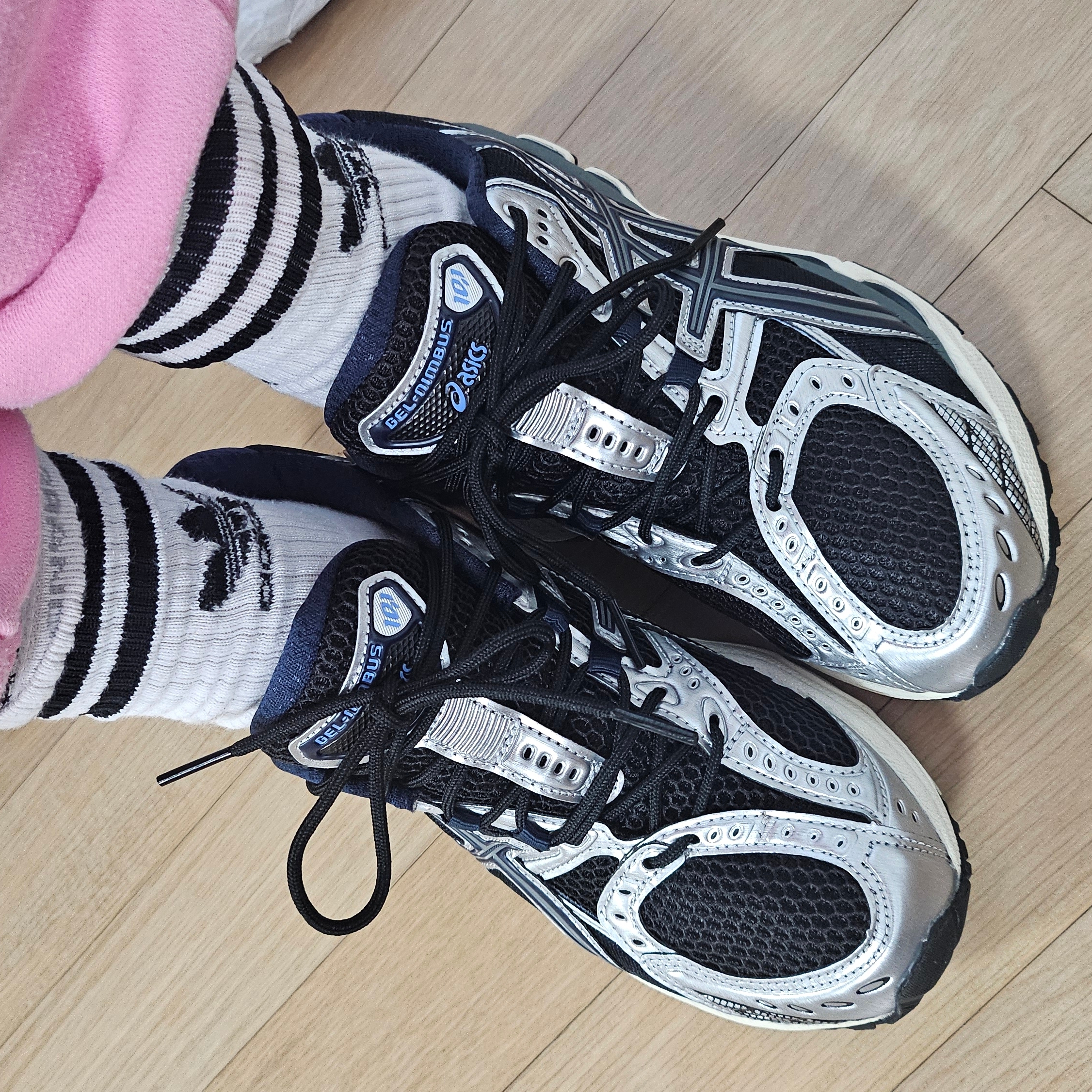 Asics Gel-Nimbus 10.1 Black Midnight 착용 스타일