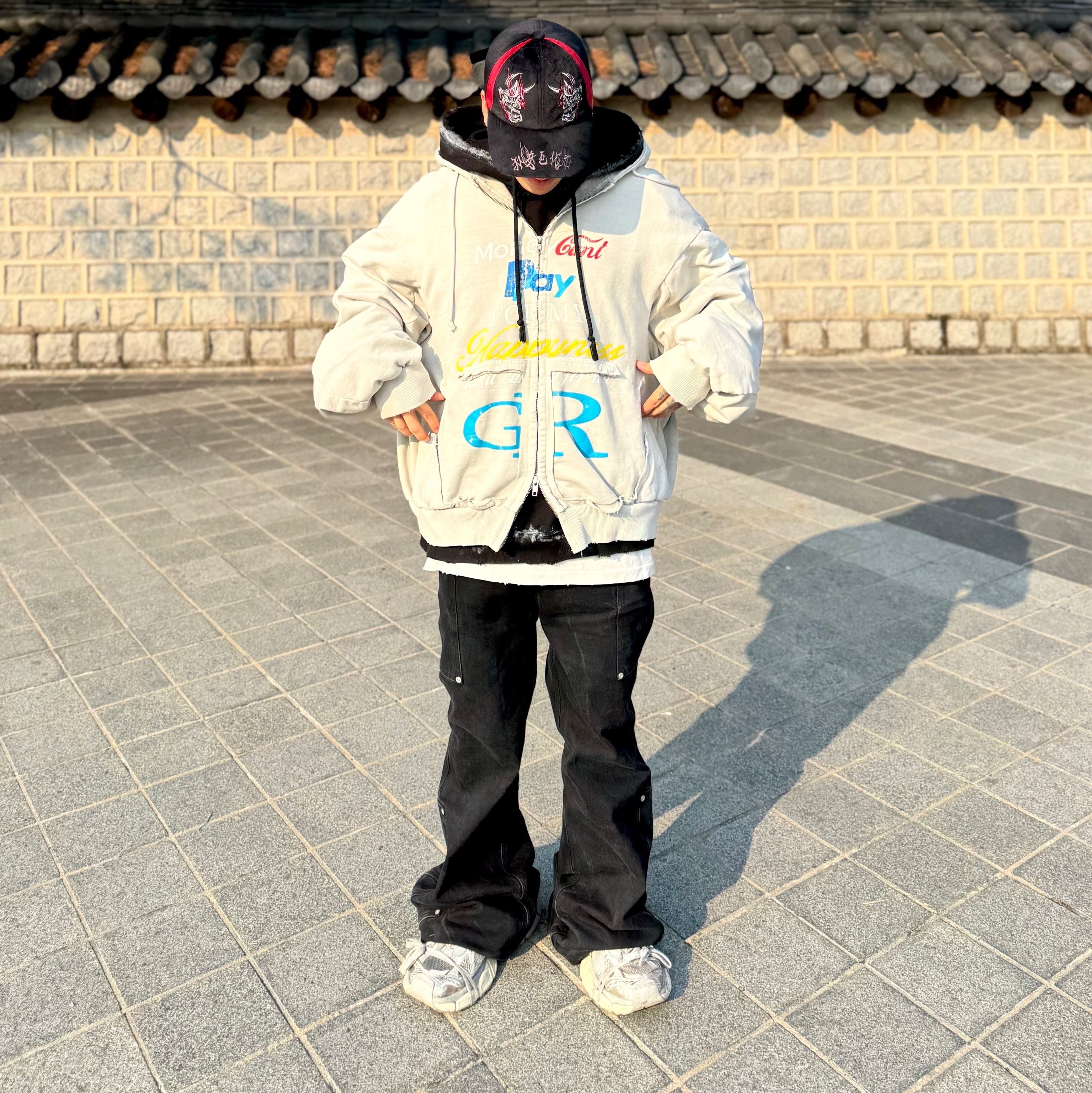 [KREAM 단독] Project G/R Happiness Zip Hoodie Light Grey 착용 스타일 - 3