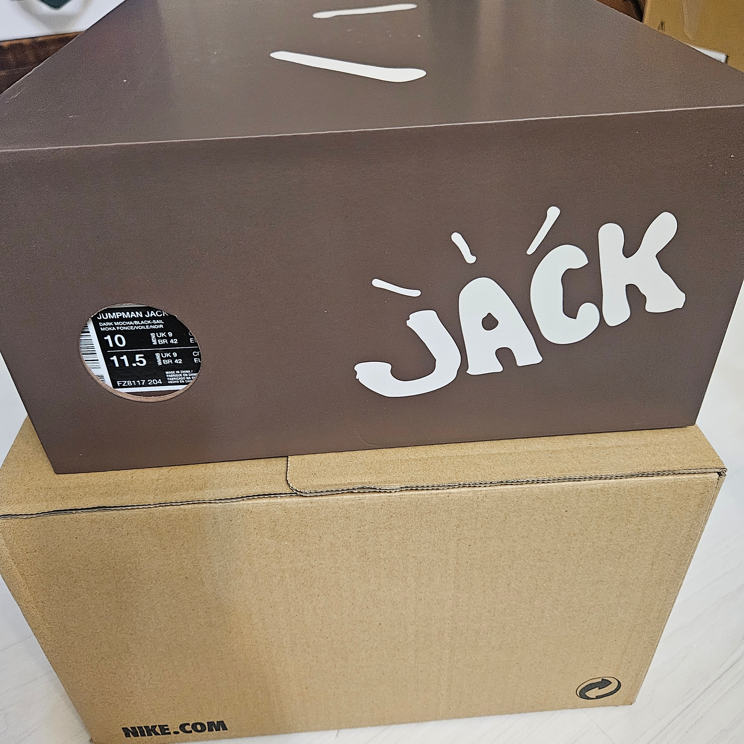 Jordan x Travis Scott Jumpman Jack TR Black and Dark Mocha 착용 스타일 - 2