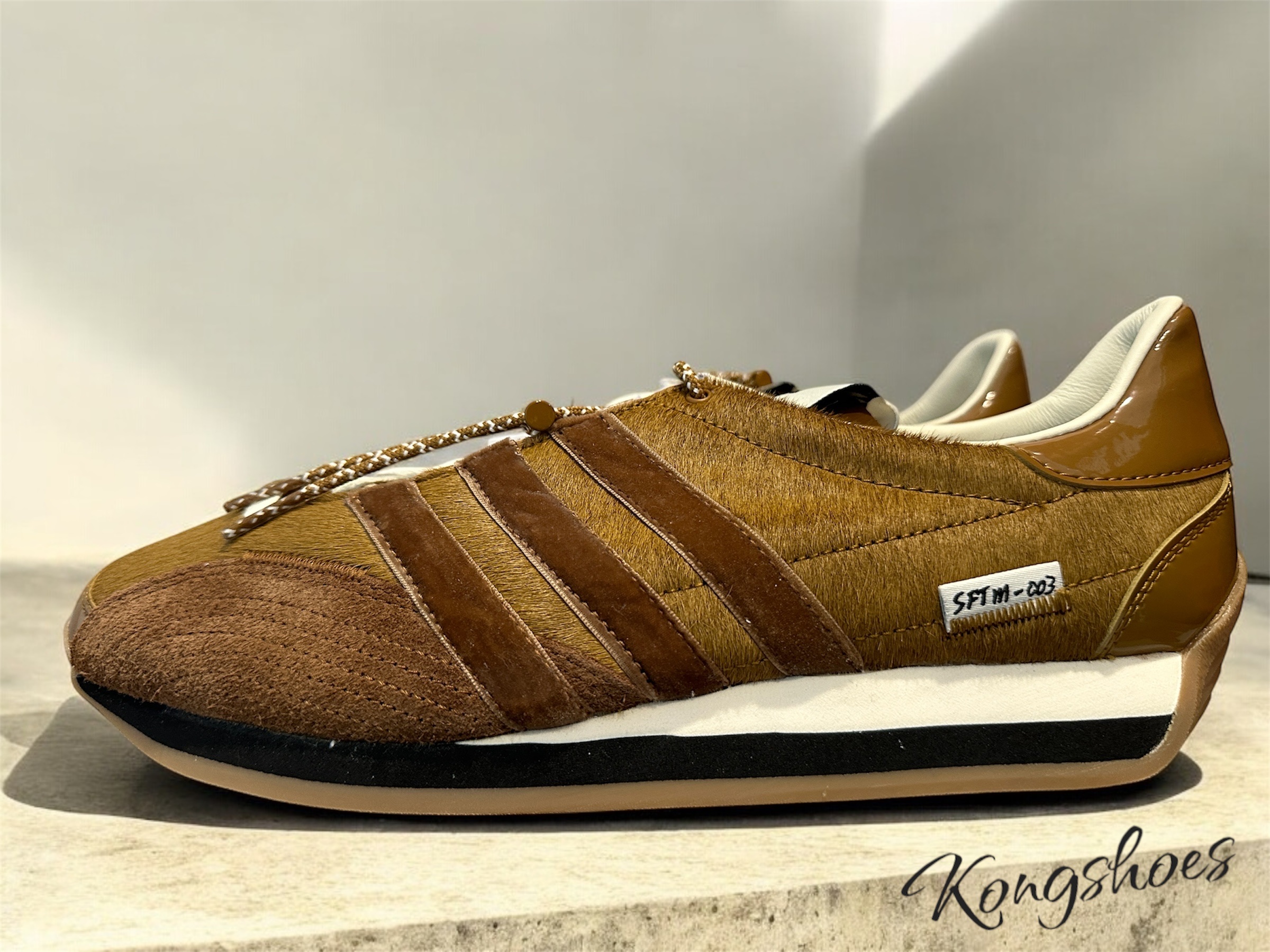 Adidas x Song for the Mute Country OG Bronze Strata Wild Brown 착용 스타일