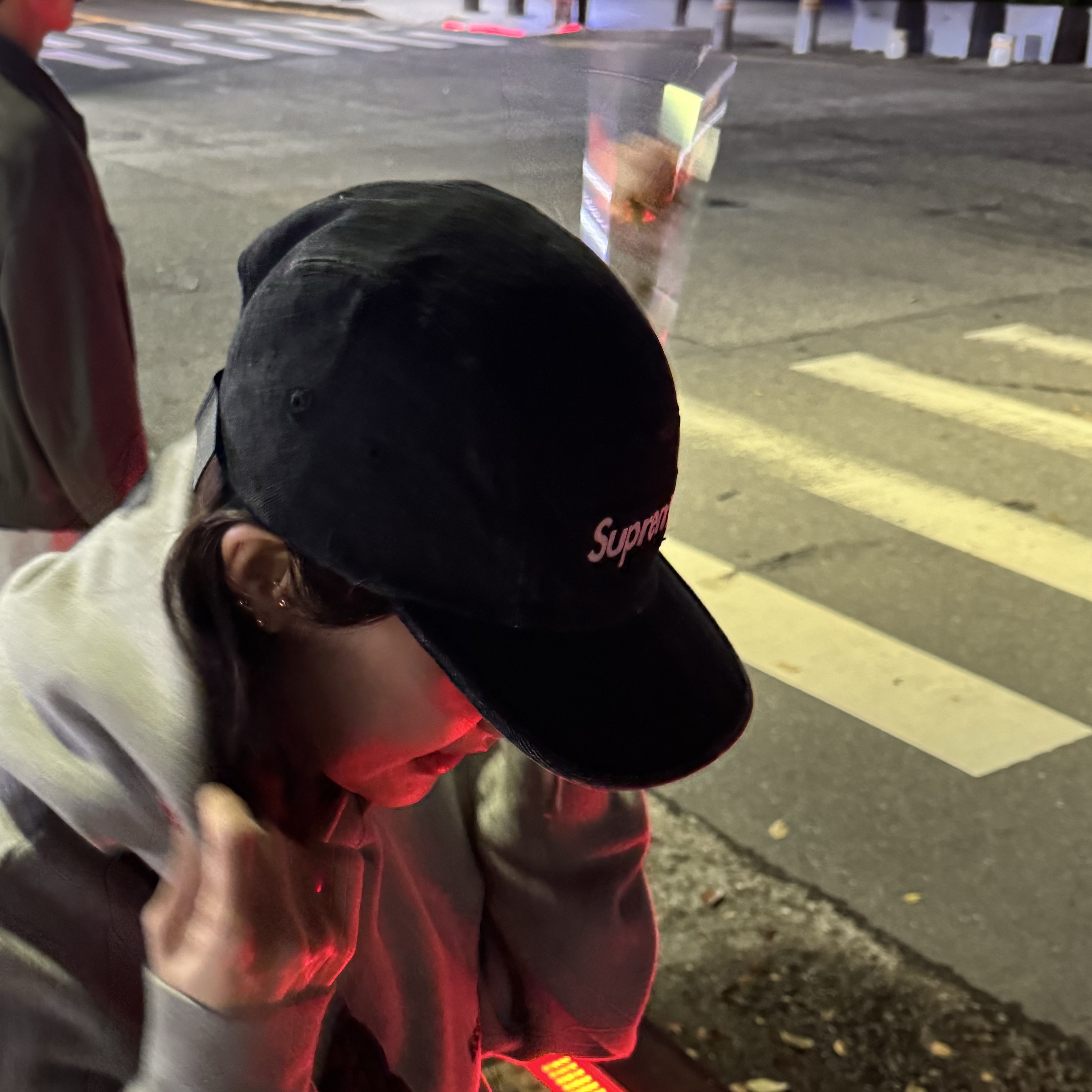Supreme Denim Camp Cap Black - 24SS, Essentials The Core Collection Hoodie Dark Oatmeal 착용 스타일 - 3