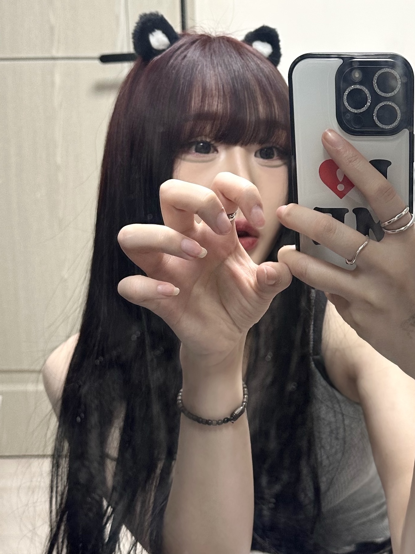 Vivienne Westwood Mayfair Bas Relief Pendant Silver 착용 스타일