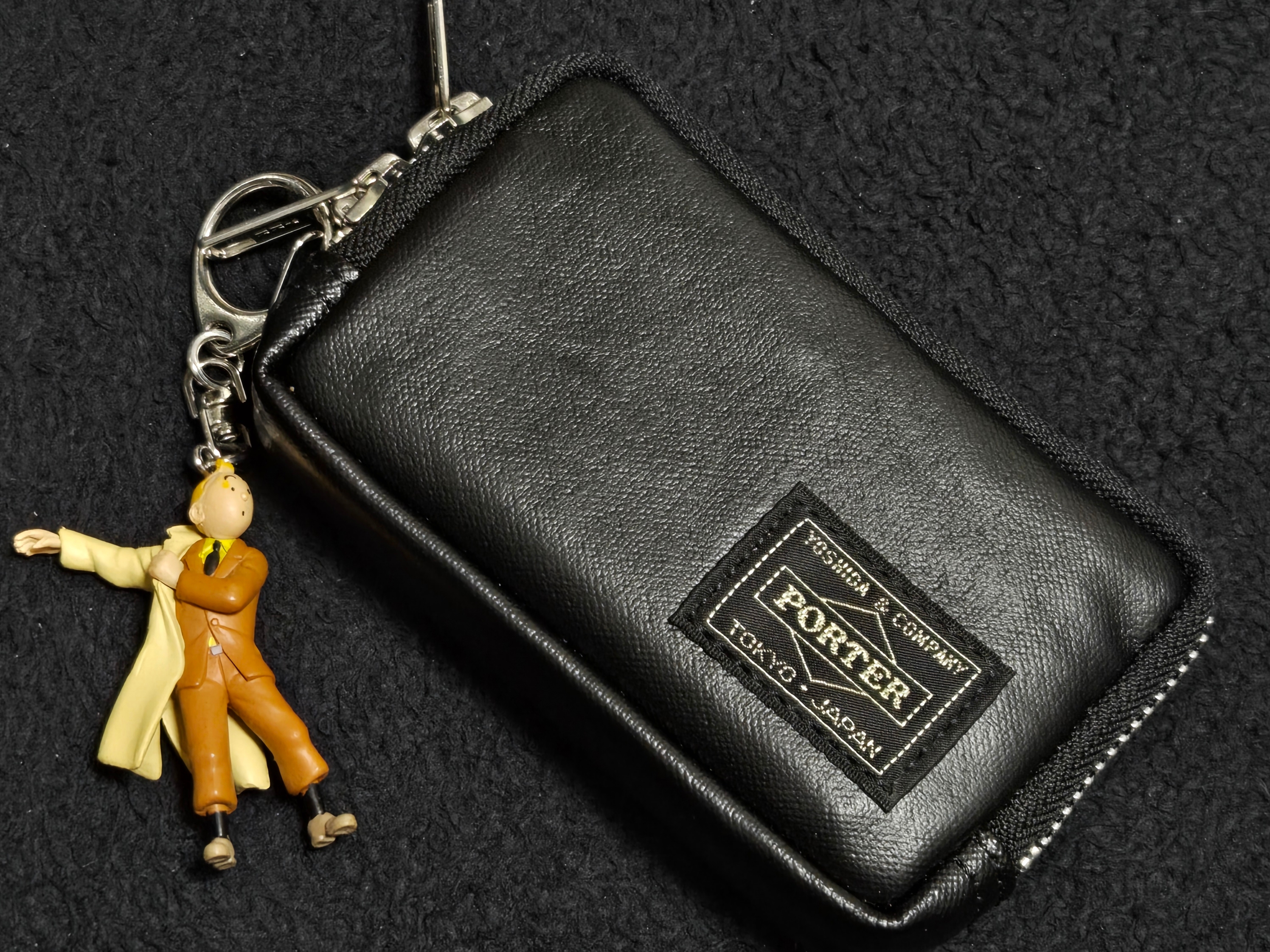 Porter Freestyle Multi Coin Case Black 착용 스타일