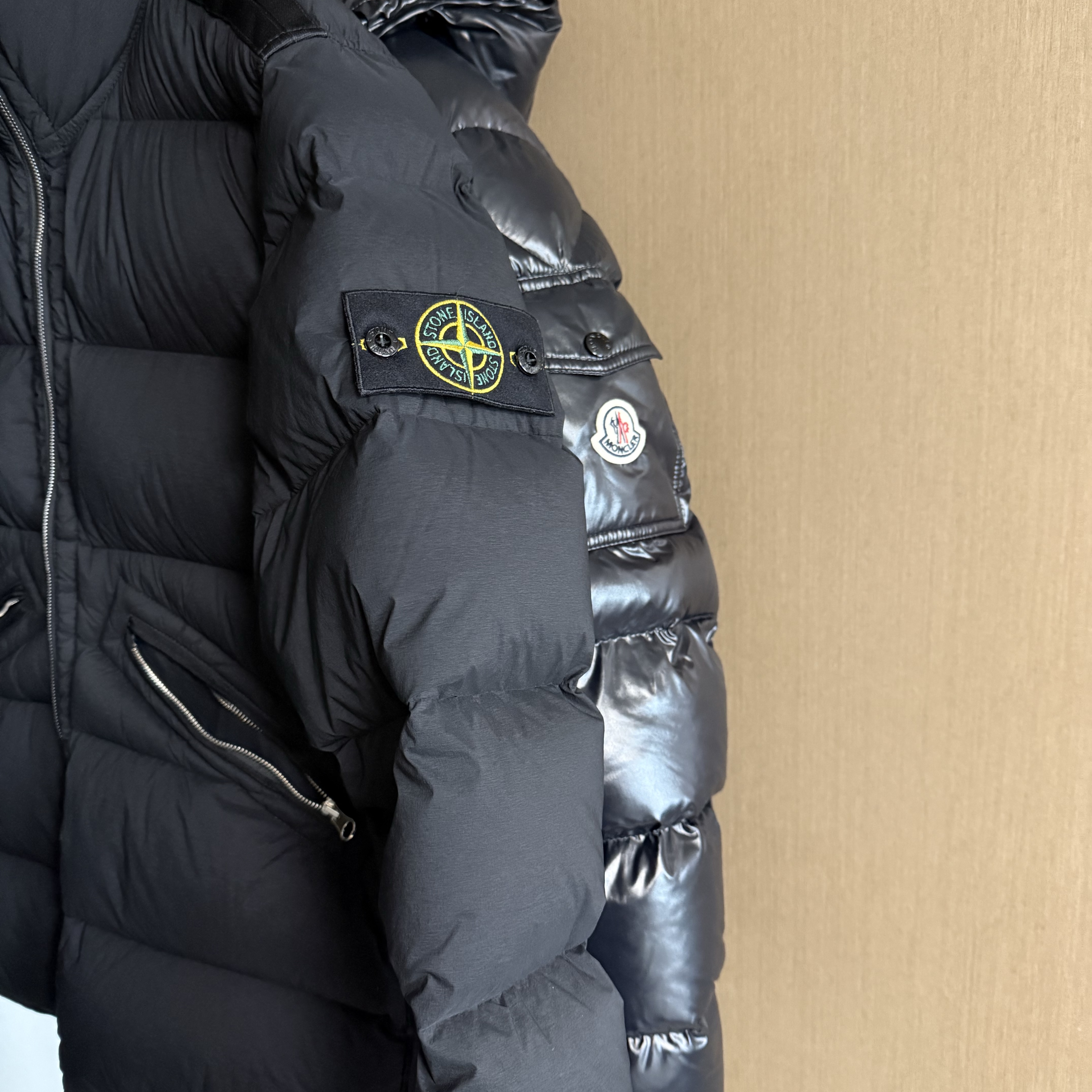 Moncler Maya Short Down Jacket Black - 24FW, Stone Island 43028 Seamless Tunnel Nylon Down-TC Anti Drop Down Blouson Black - 24FW 착용 스타일 - 1