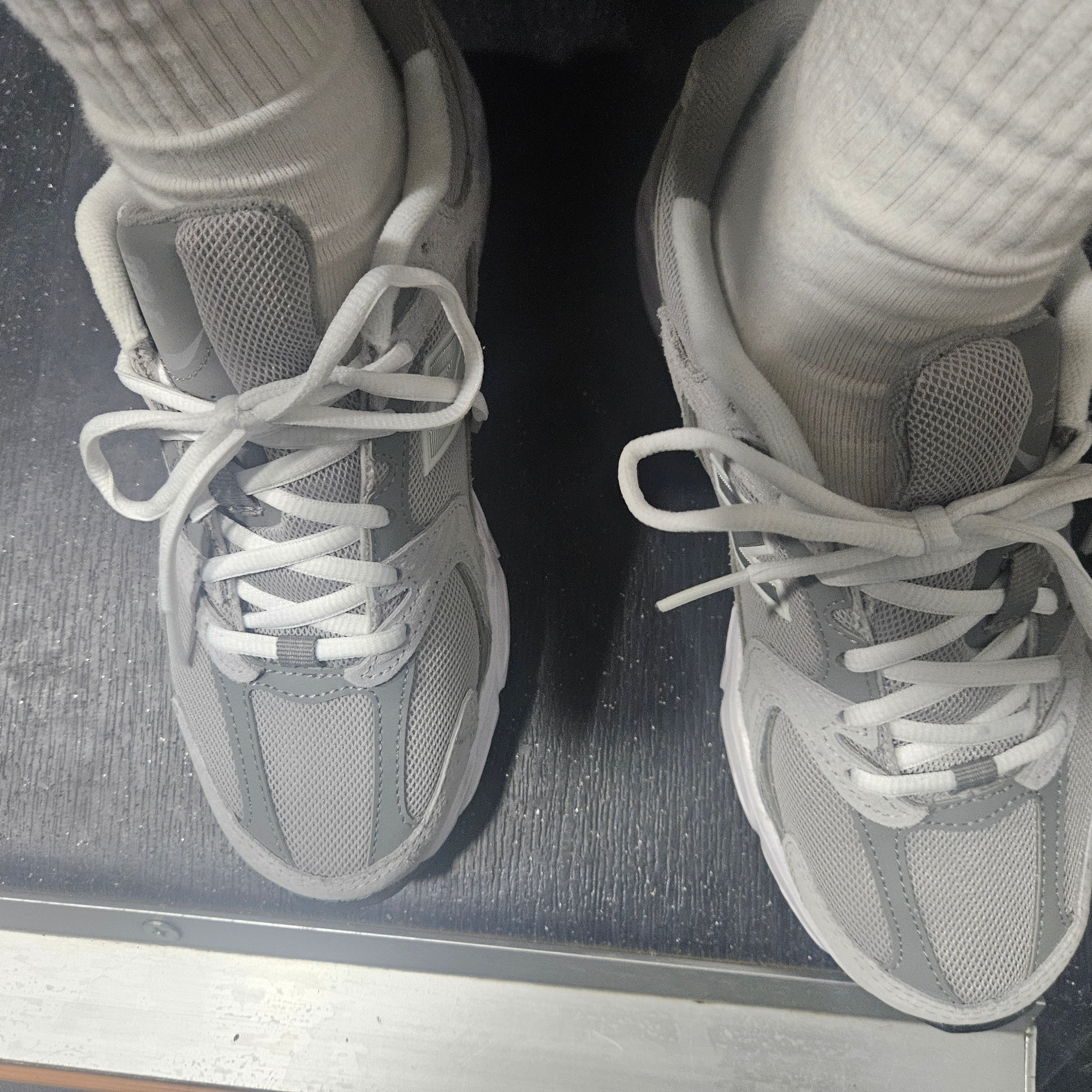 New Balance 530 Grey 착용 스타일 - 4