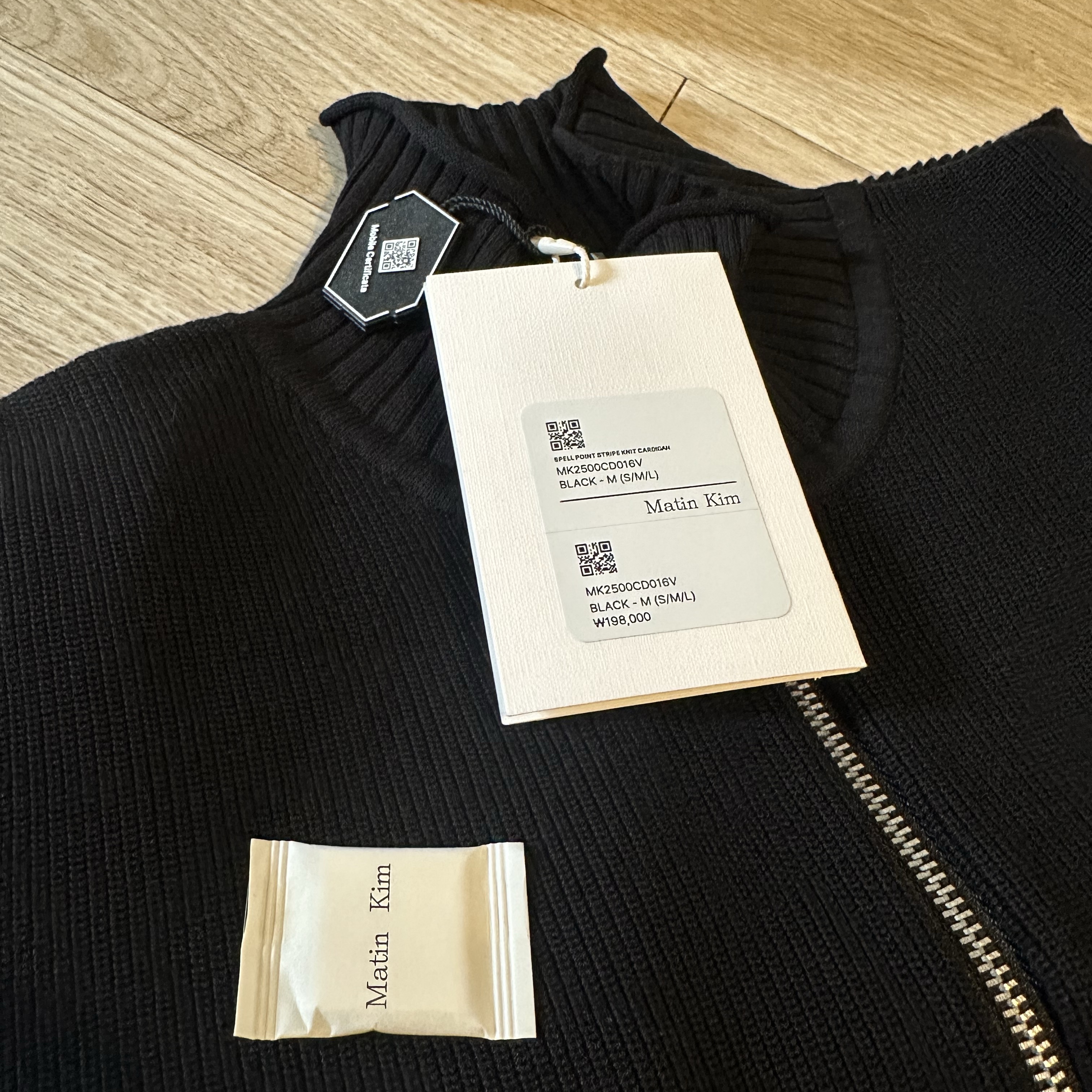 Matin Kim Spell Point Stripe Knit Cardigan Black 착용 스타일