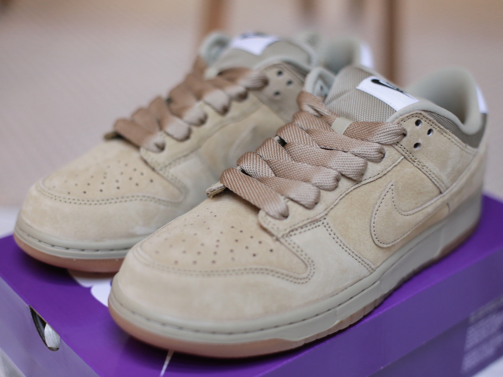 Nike SB Dunk Low Pro B Parachute Beige 착용 스타일 - 2