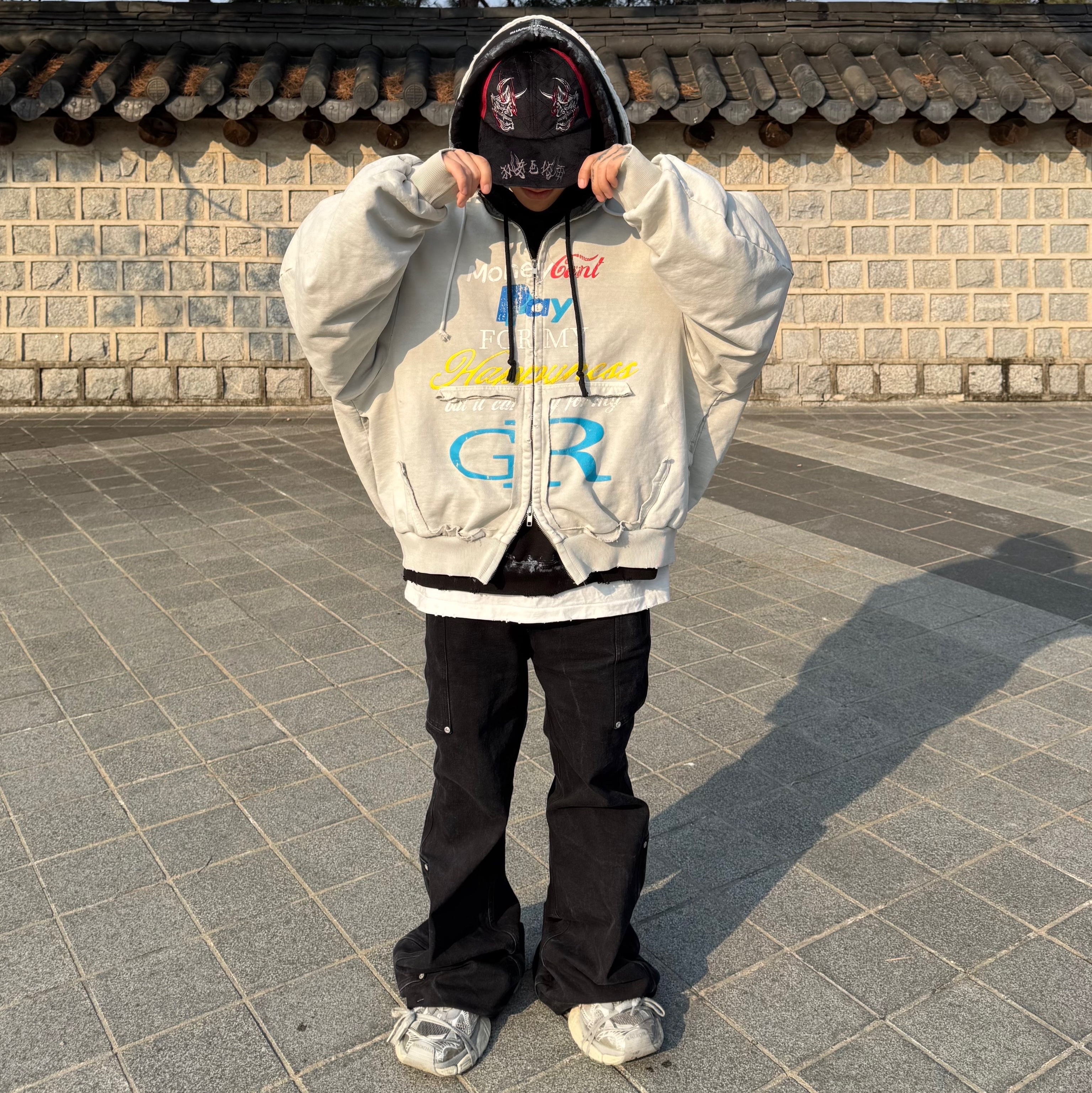 [KREAM 단독] Project G/R Happiness Zip Hoodie Light Grey 착용 스타일 - 1