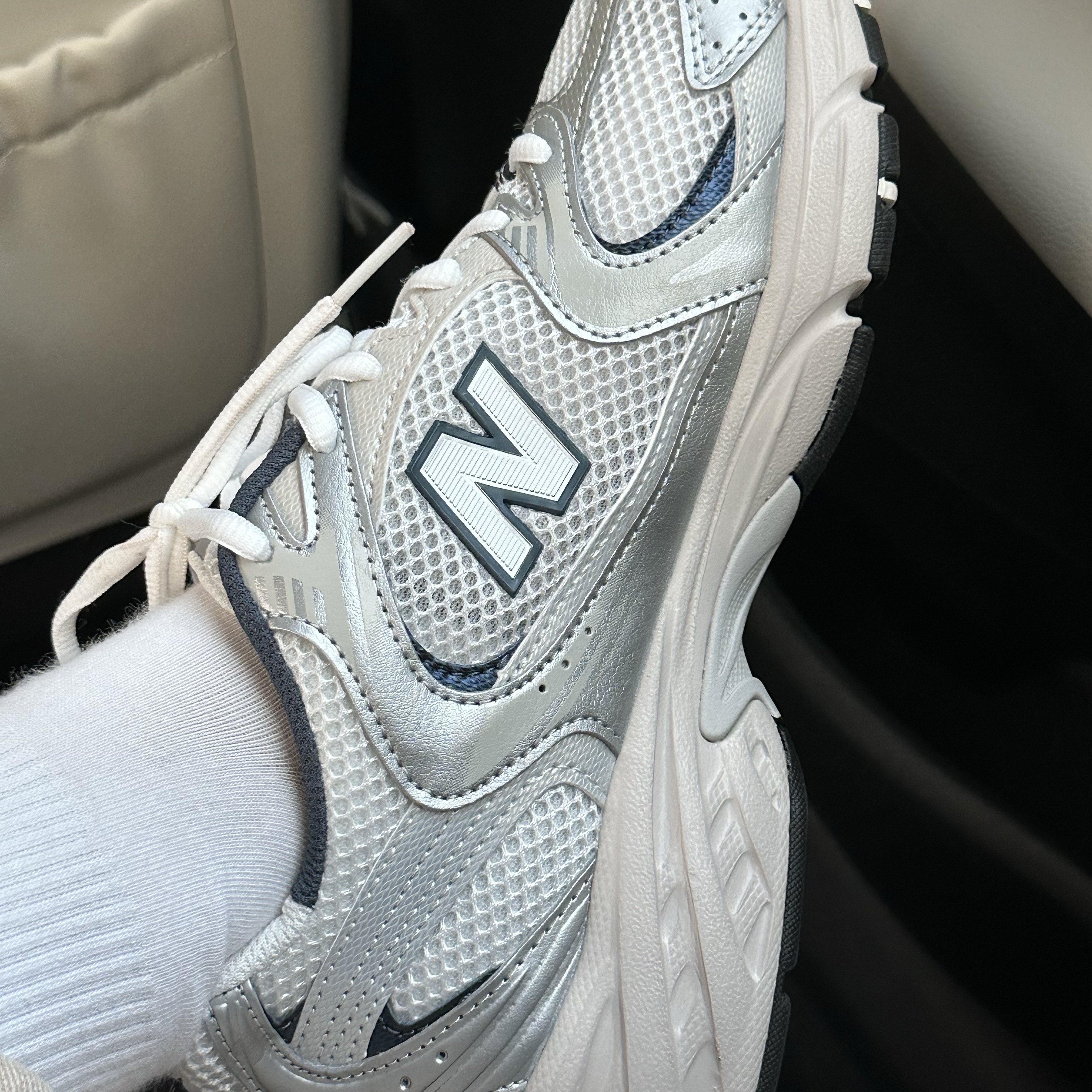 New Balance 530 Steel Grey 착용 스타일 - 2