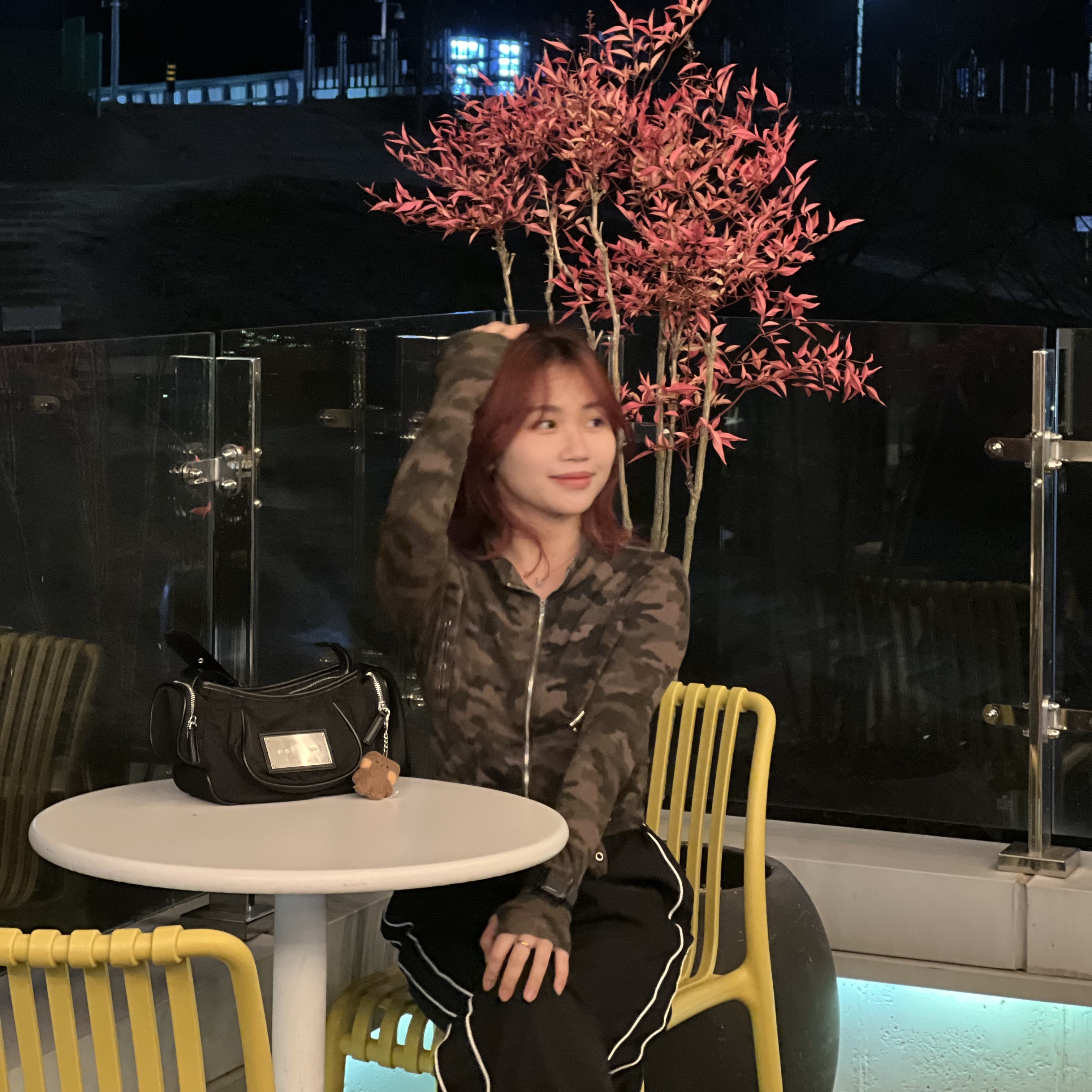 Matin Kim Madeleine Round Bag Black, Apple Watch SE 2024 40mm Midnight Aluminium Case with Sport Band S/M Midnight (Korean Ver.) 착용 스타일 - 2