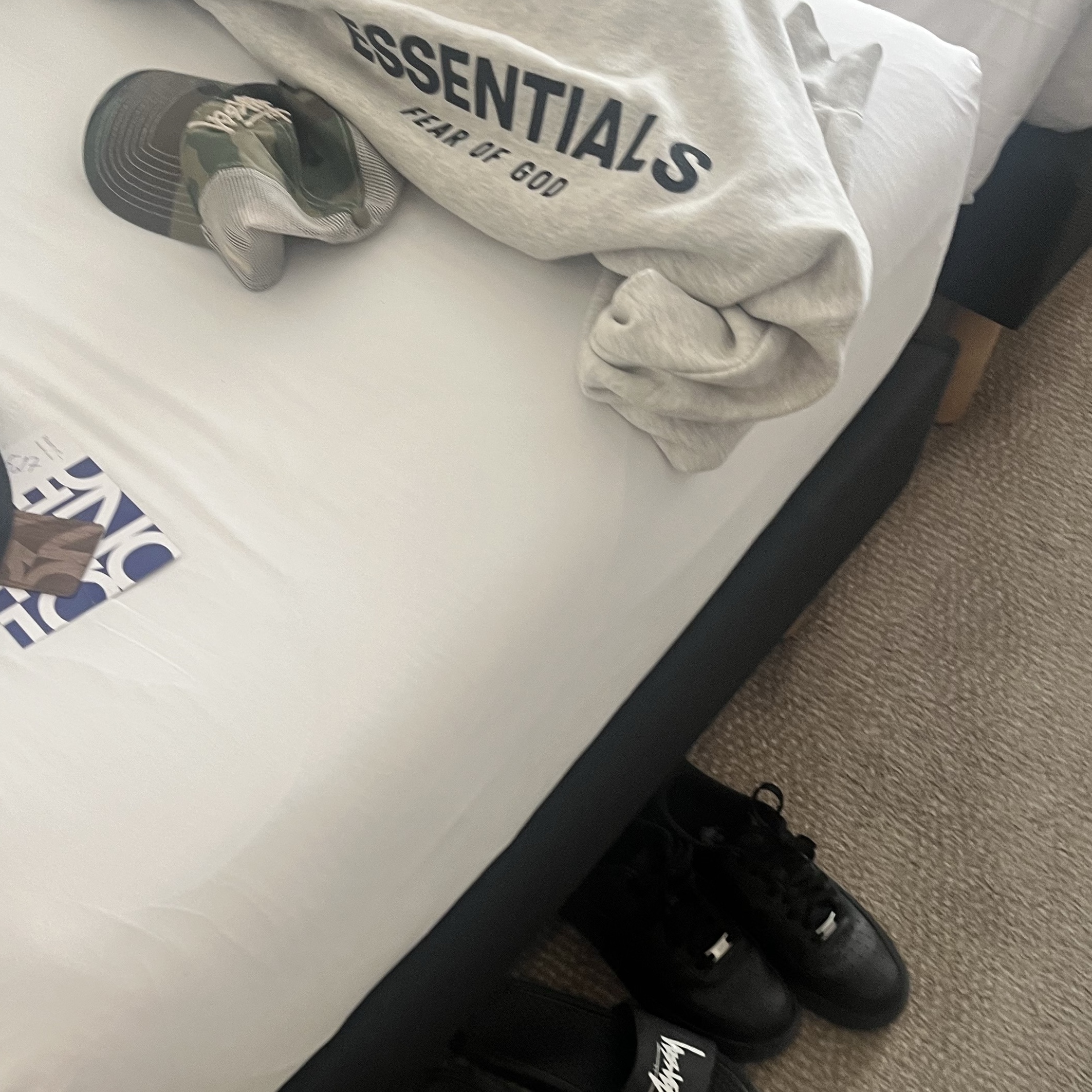 Nike Air Force 1 '07 Low Triple Black, Essentials The Core Collection Hoodie Light Oatmeal 착용 스타일