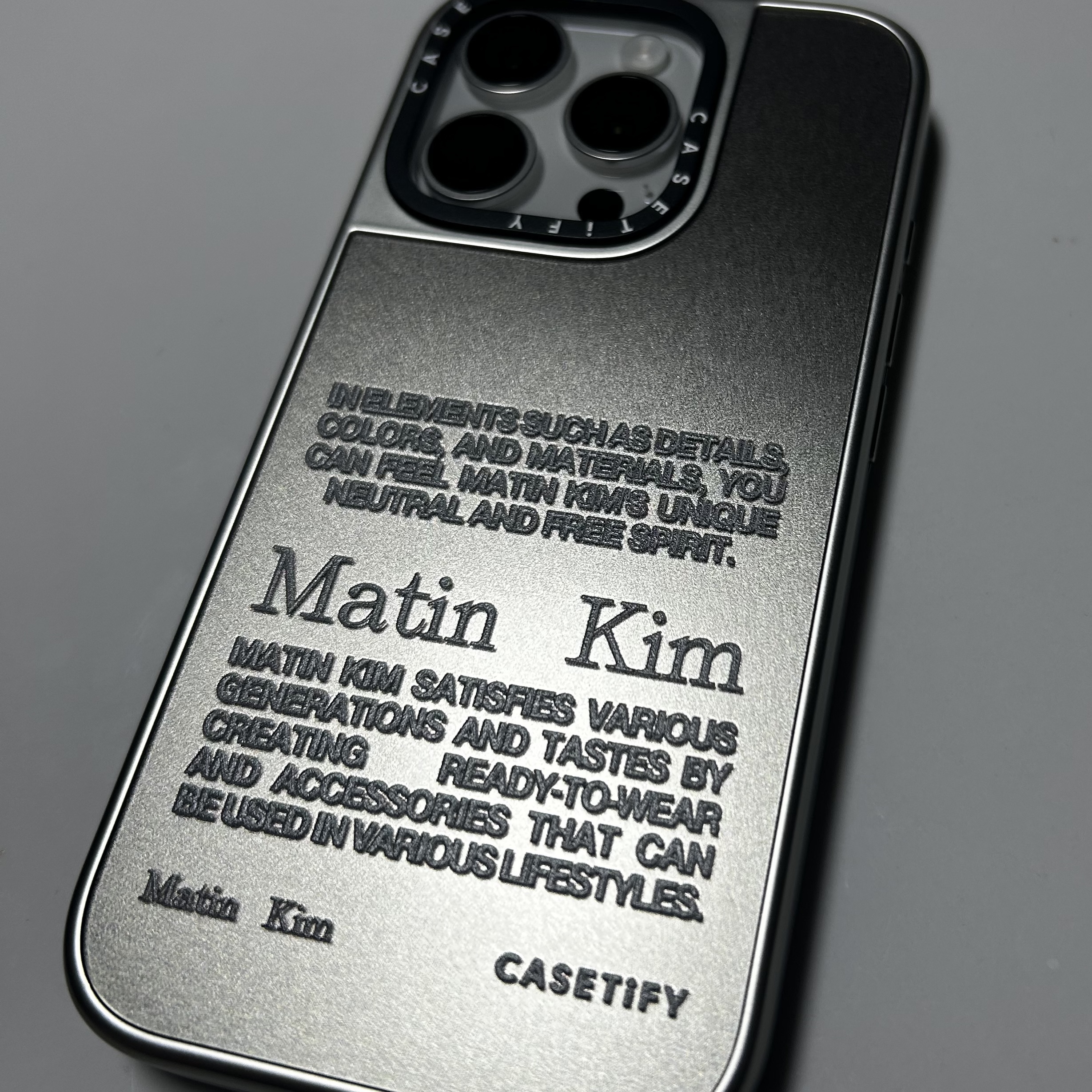 Casetify x Matin Kim iPhone Letter Magsafe Mirror Case Silver 착용 스타일