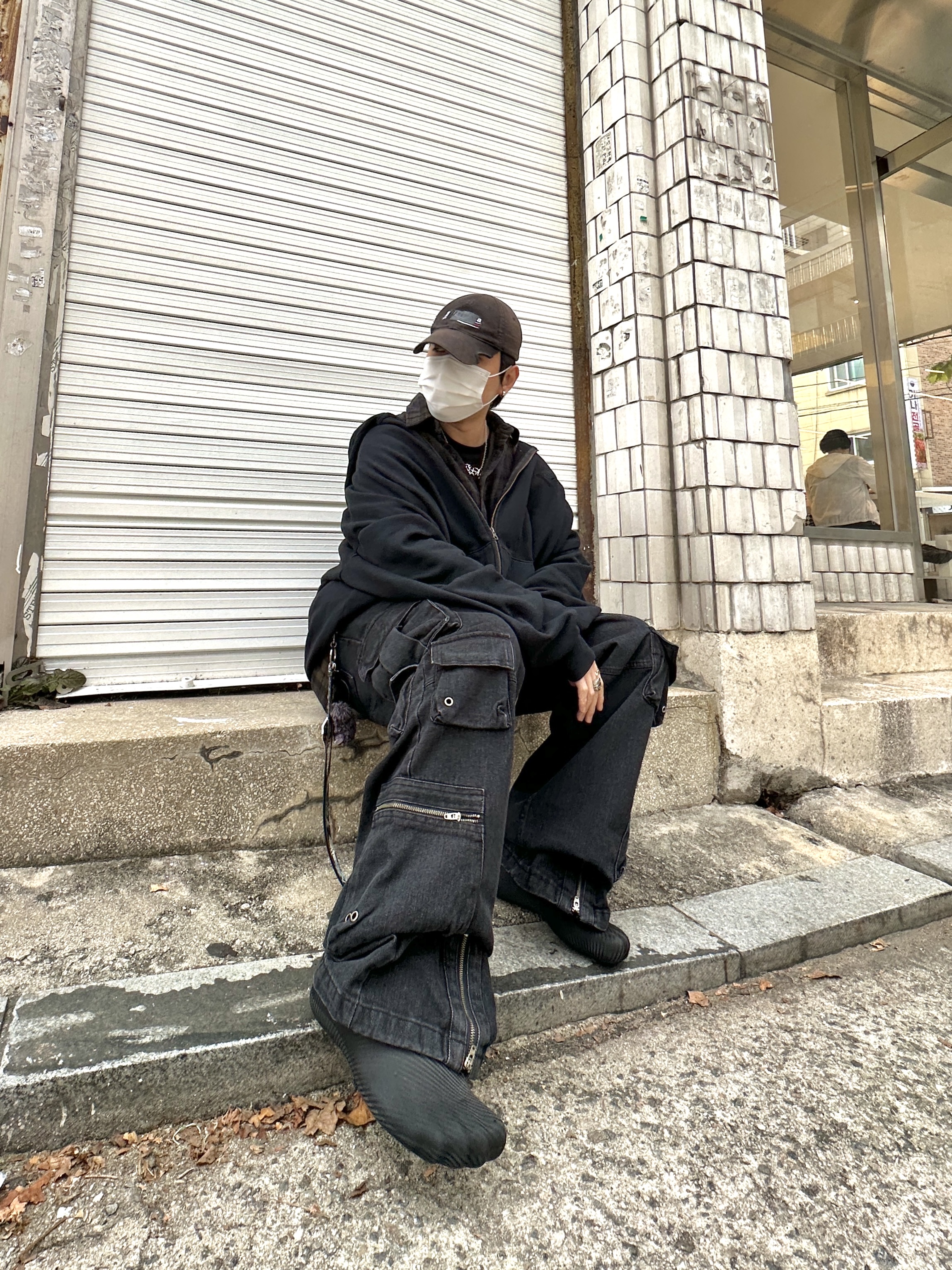 Undermycar Fisky Double Layered Shirts Hood Zip-Up Bronze Green - 23FW, Balenciaga Ultra Flat Black 착용 스타일 - 3