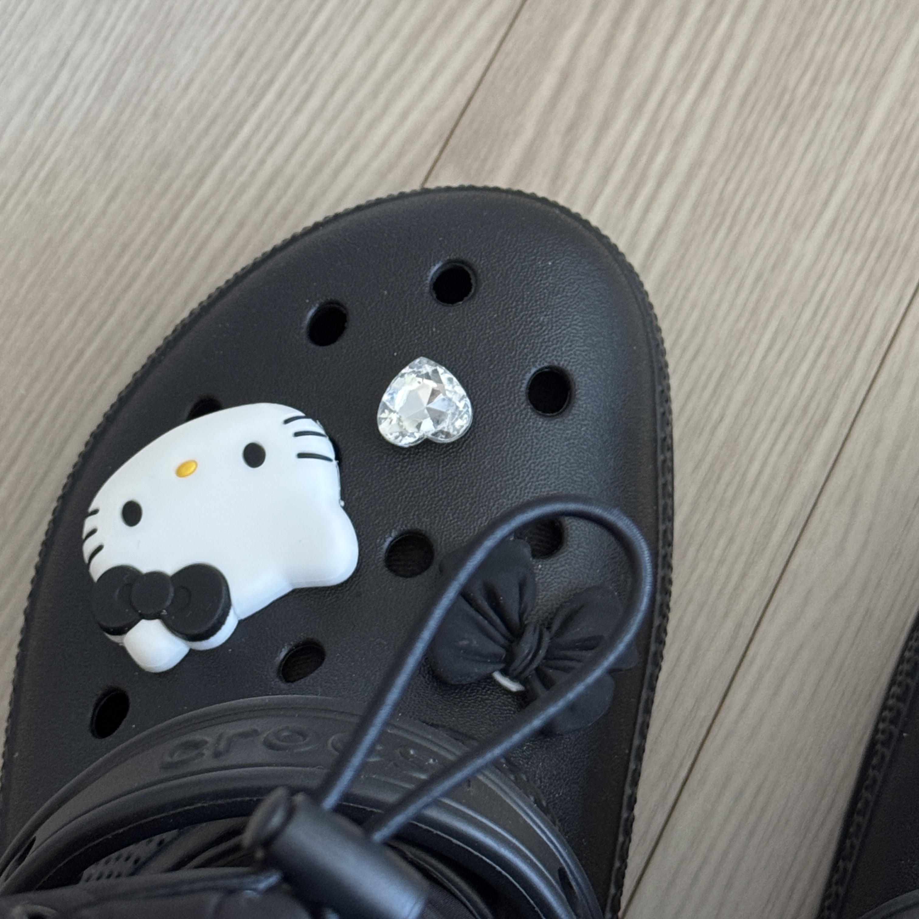 Crocs Classic Lined Neo Puff Boot Black 착용 스타일 - 2