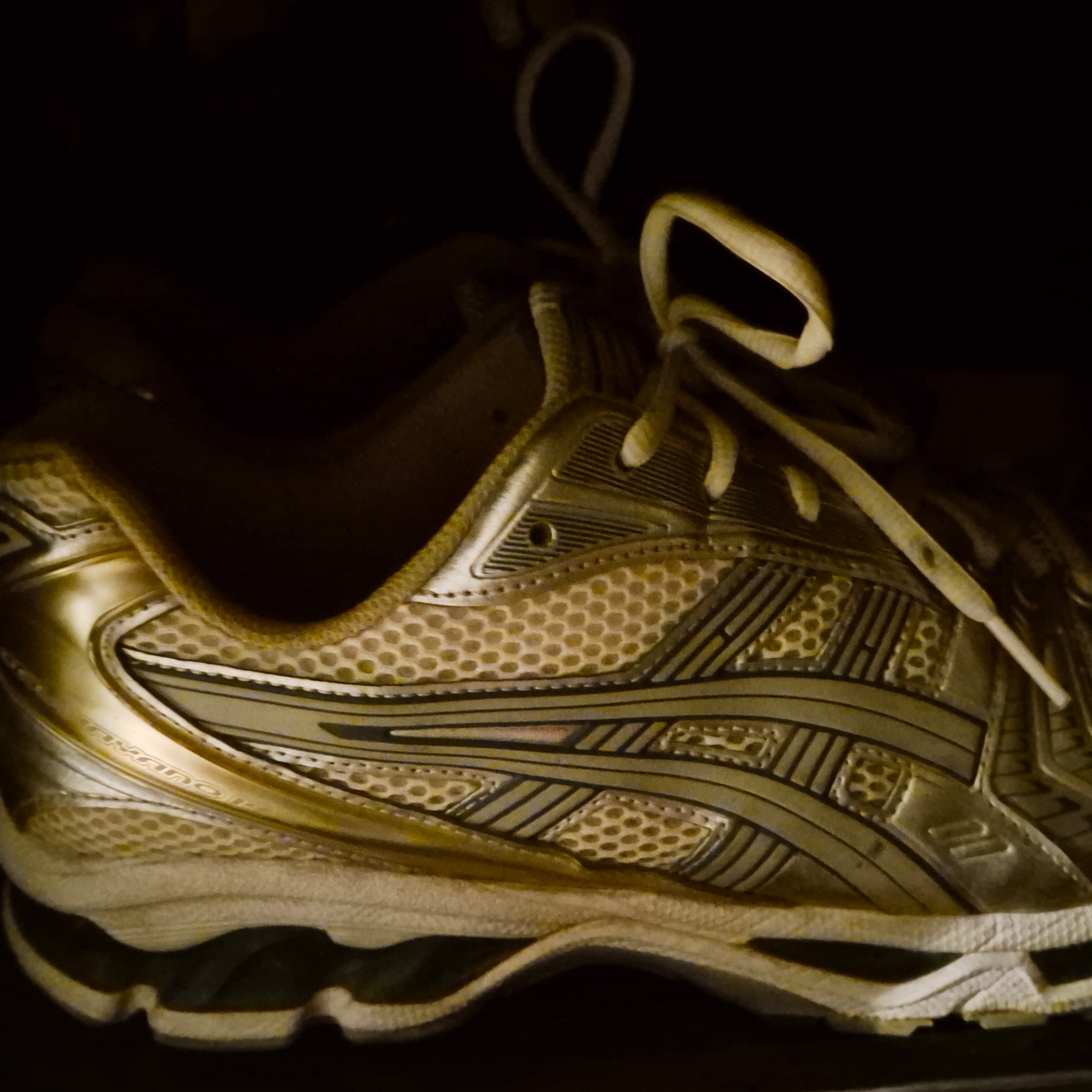 Asics Gel-Kayano 14 Cream Pure Silver 착용 스타일