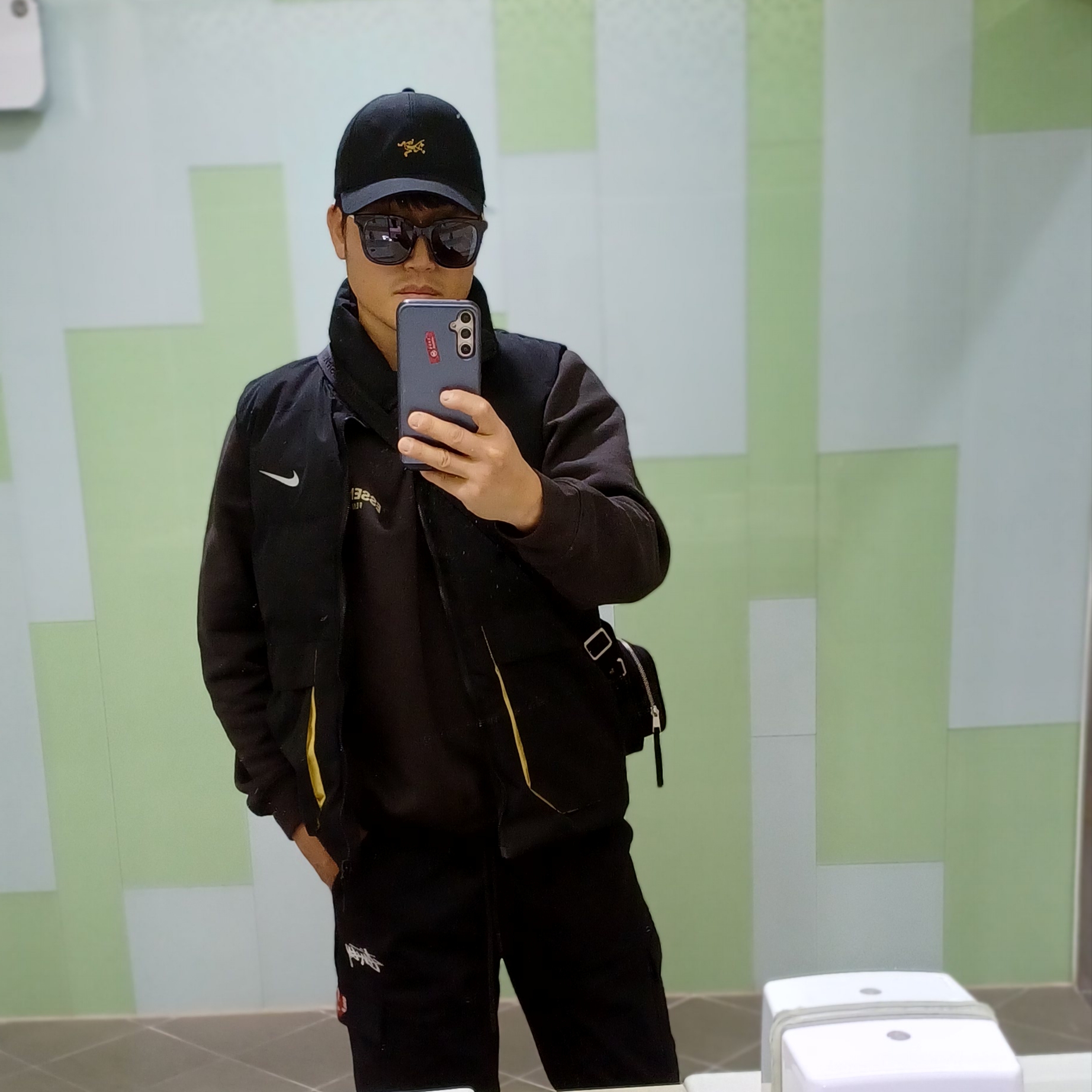 Arc'teryx Small Bird Cap Black, Nike Air Force 1 '07 Black White 착용 스타일 - 3