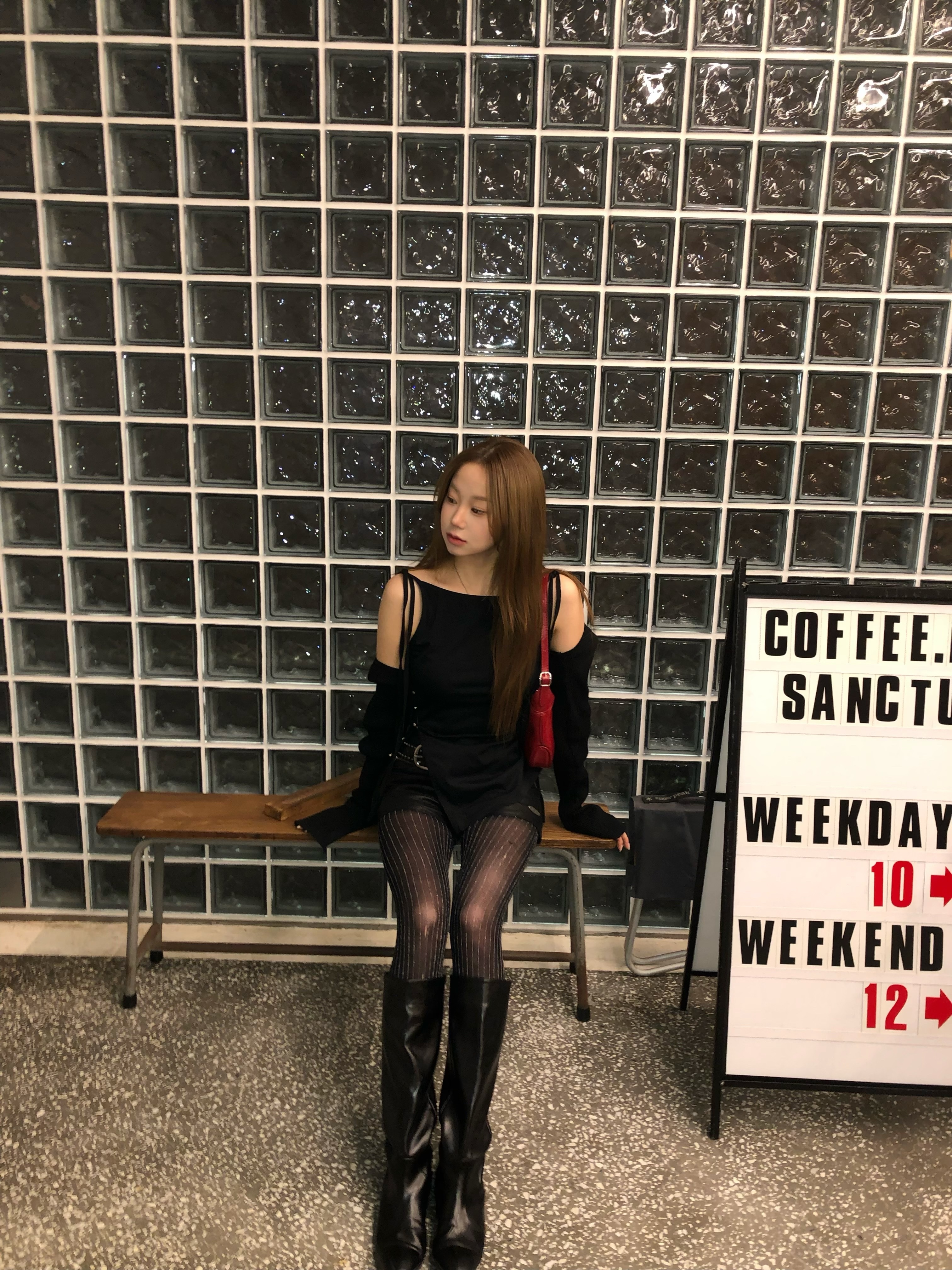 Yunse Olive Sleeveless Top Black 착용 스타일 - 2