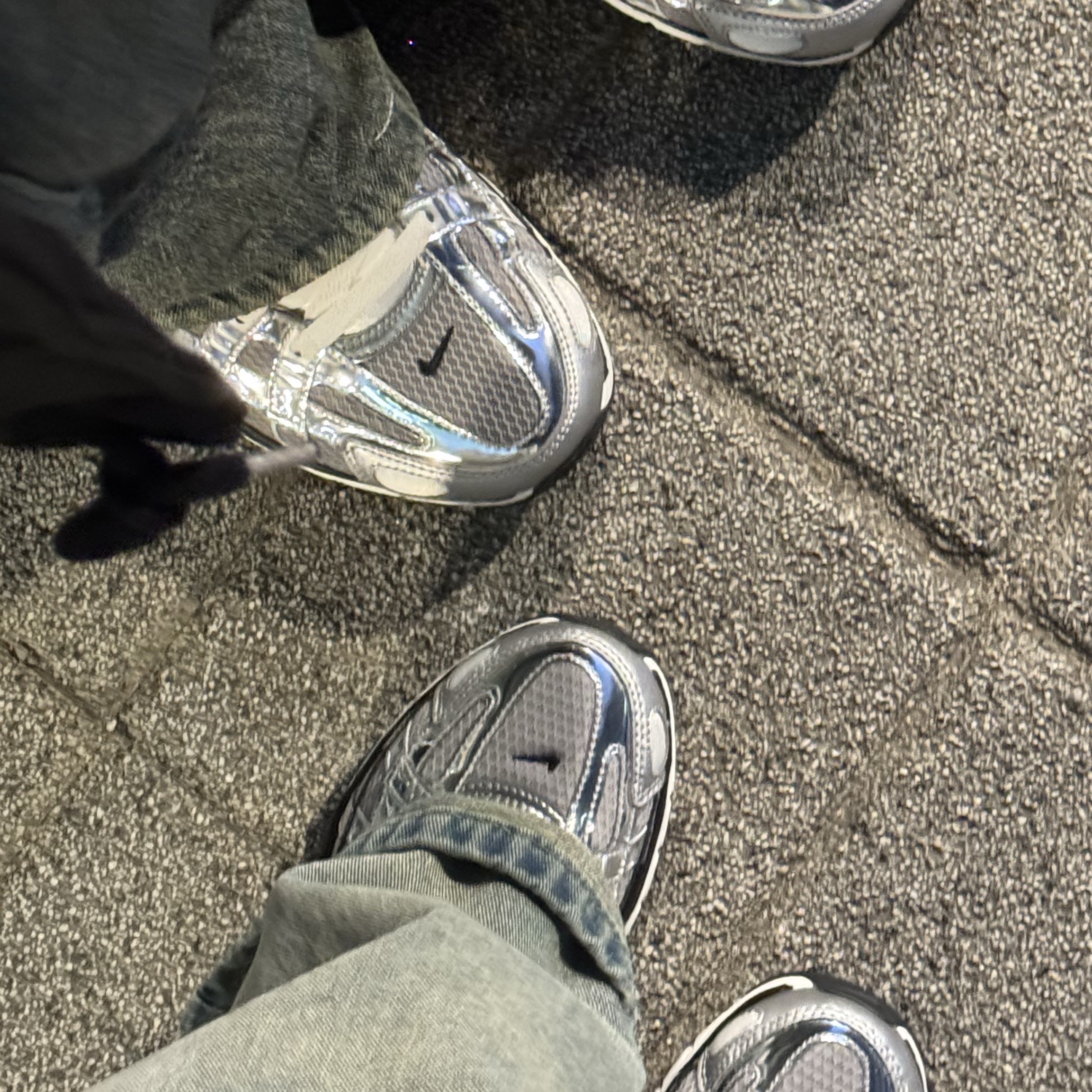 Nike P-6000 Metallic Silver 착용 스타일
