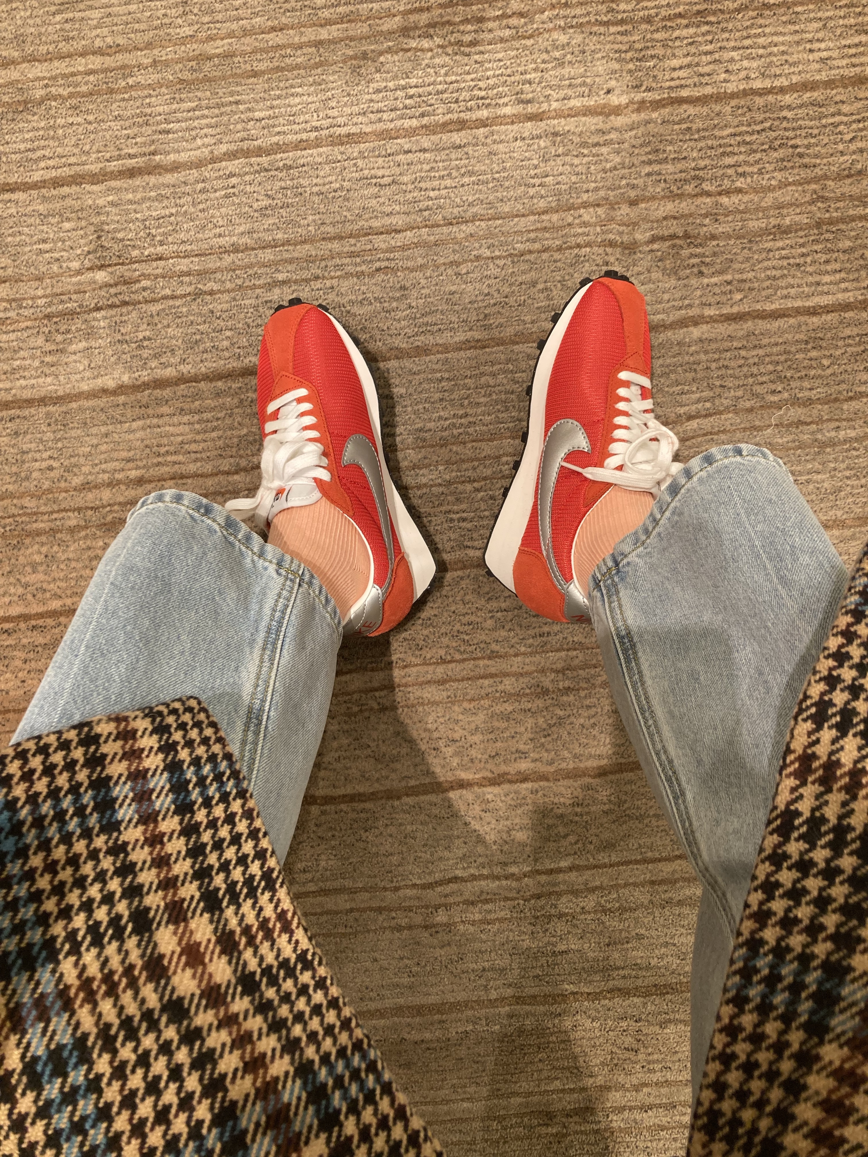 Nike x Drake Nocta Sunset Puffer Jacket Red, (W) Nike LD-1000 University Red and Metallic Silver 착용 스타일 - 2