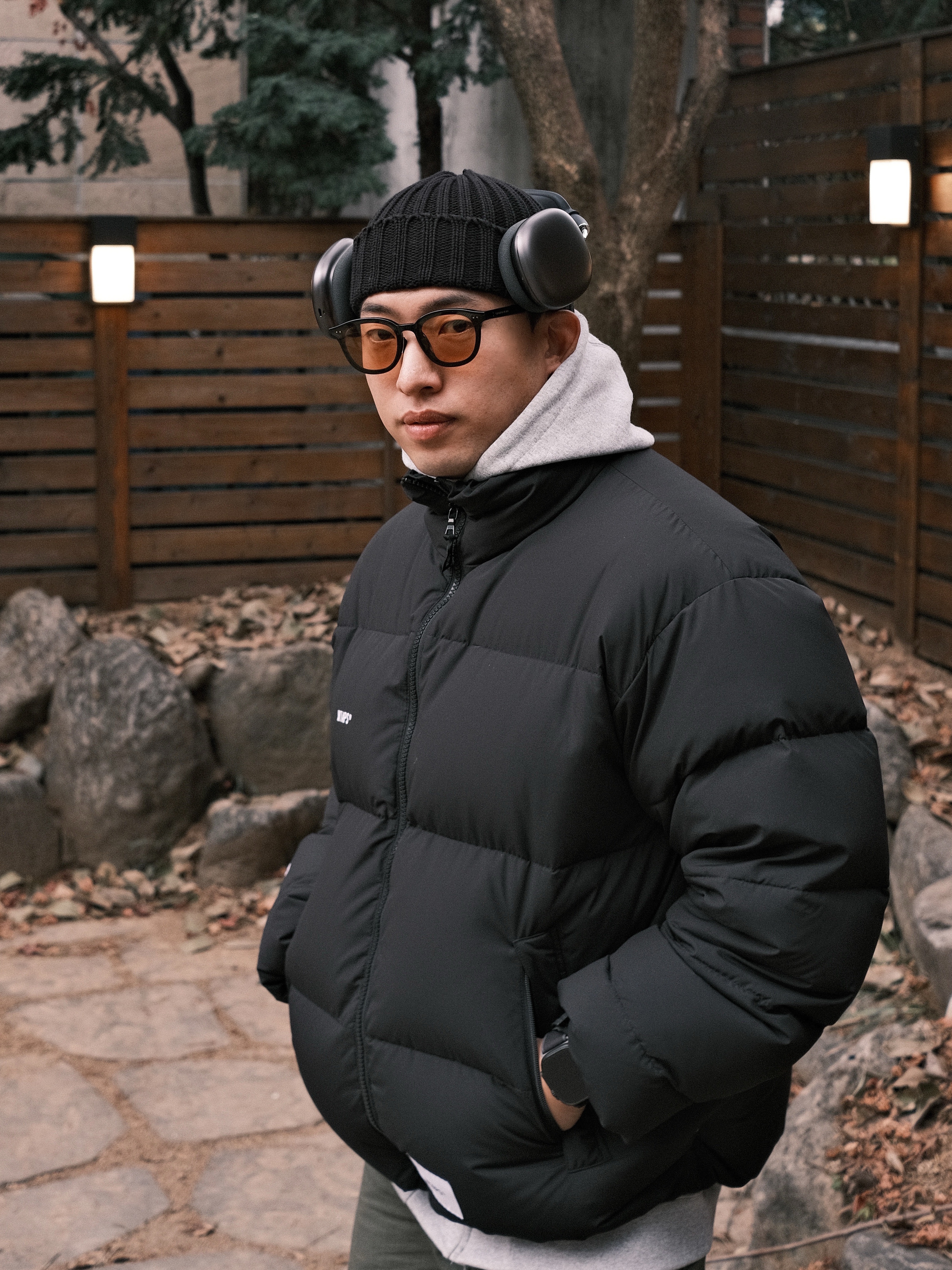 Nike Air Force 1 '07 WB Flax, Apple AirPods Max Lightning Space Gray (Korean Ver.) 착용 스타일 - 3