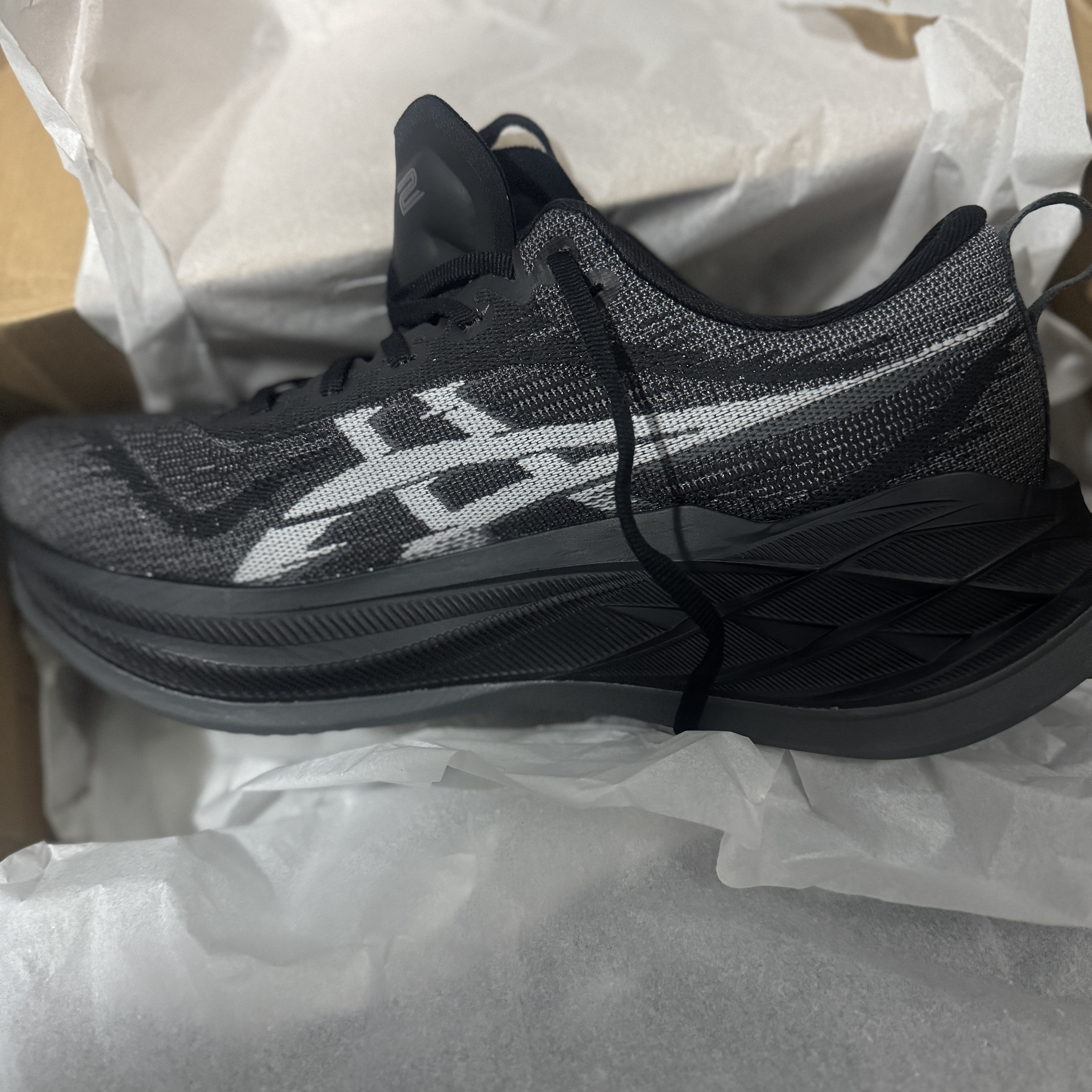 Asics Superblast 2 Black White 착용 스타일