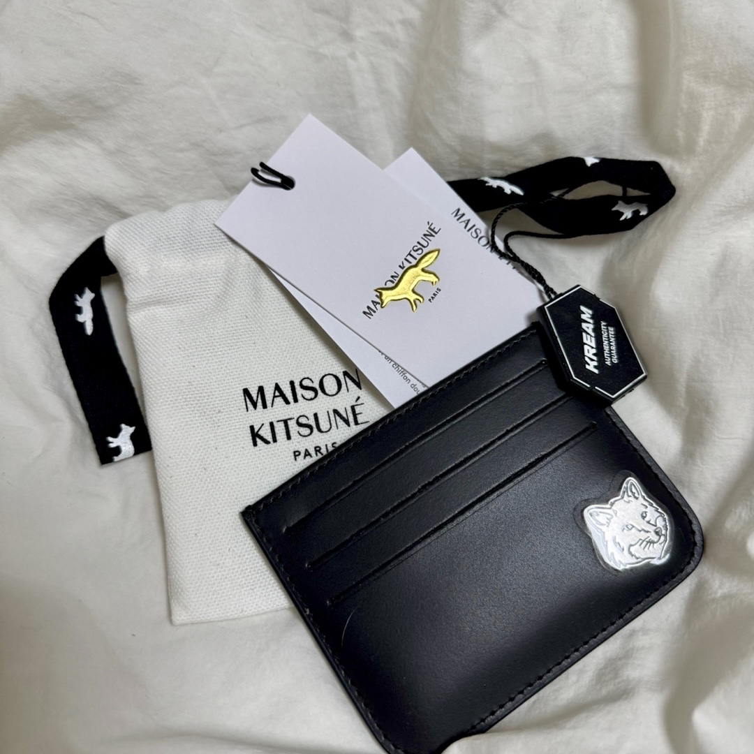 Maison Kitsune Fox Head Card Holder Black 착용 스타일
