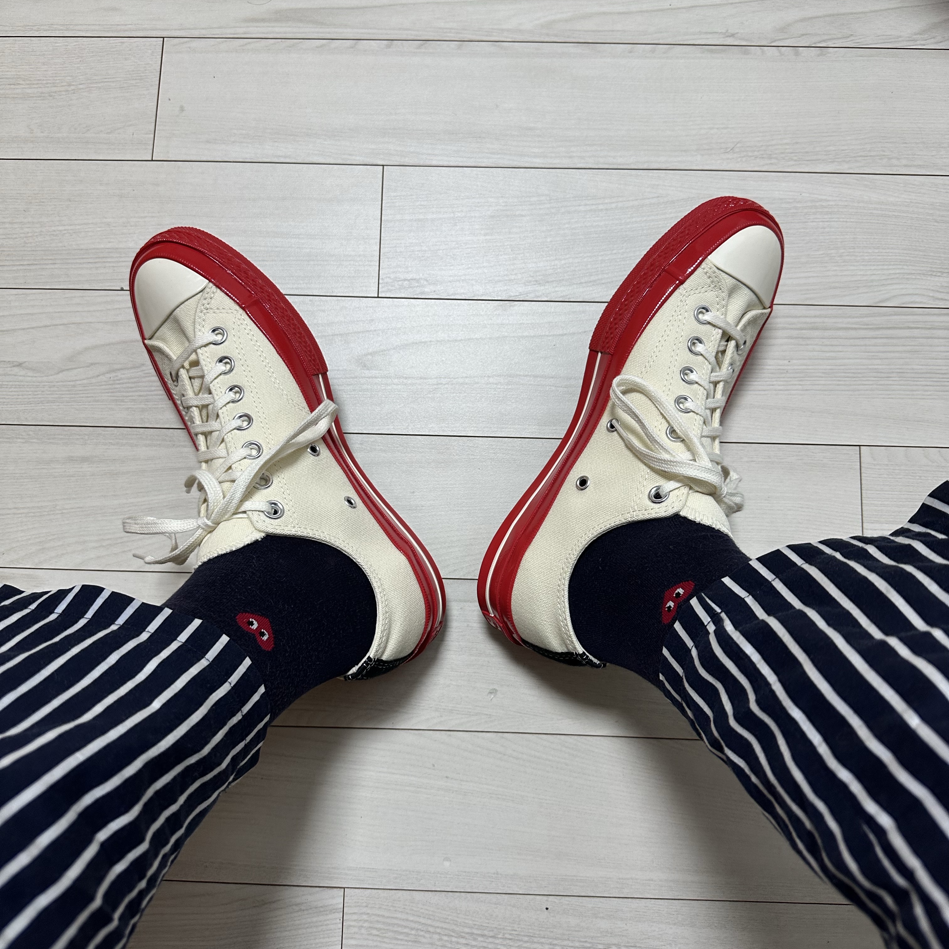 Converse x Play Comme des Garcons Chuck 70 Ox Pristine 착용 스타일 - 4