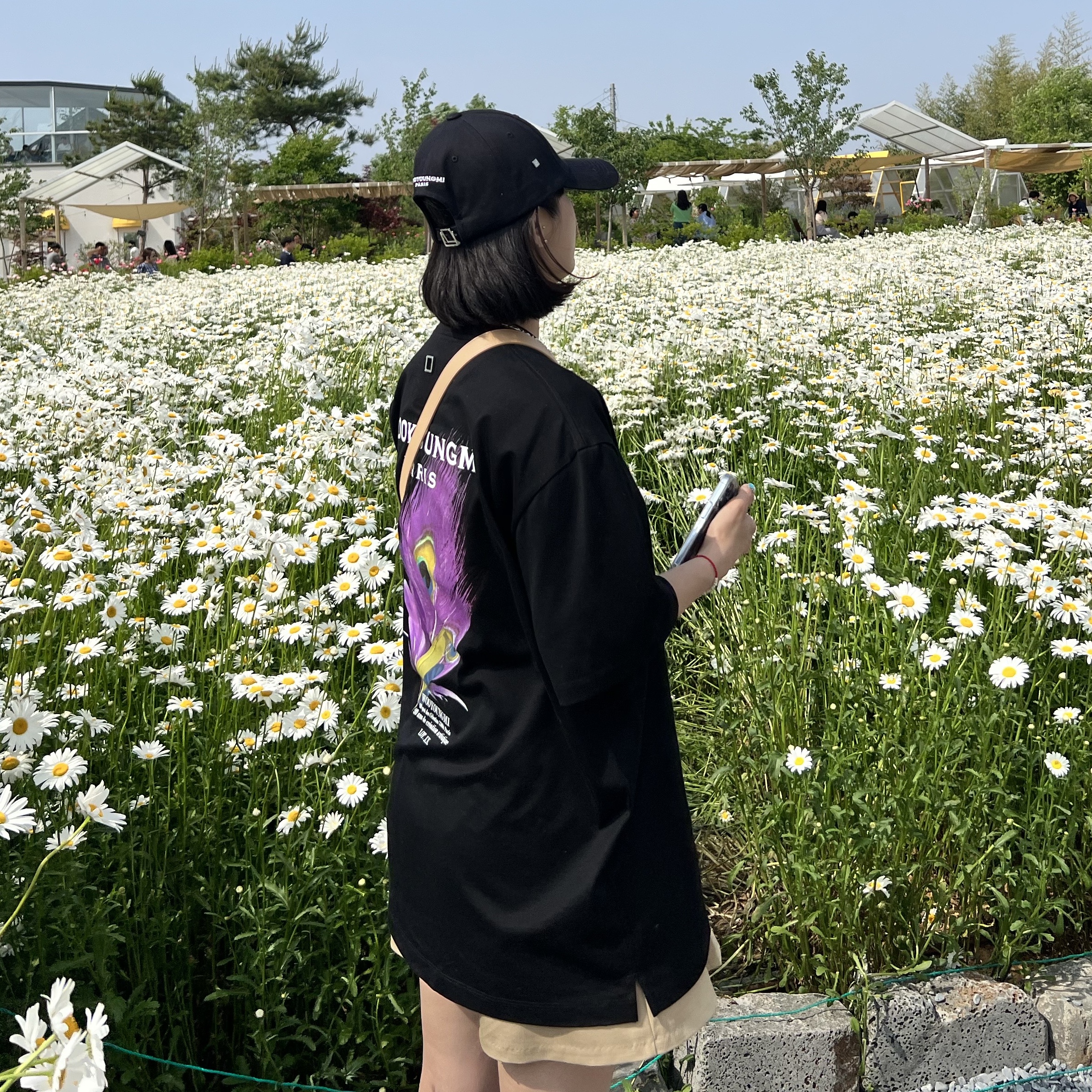 Wooyoungmi Multi Flower T-Shirt White - 22SS, Wooyoungmi Feather Back Logo T-Shirt Black - 23SS 착용 스타일 - 5