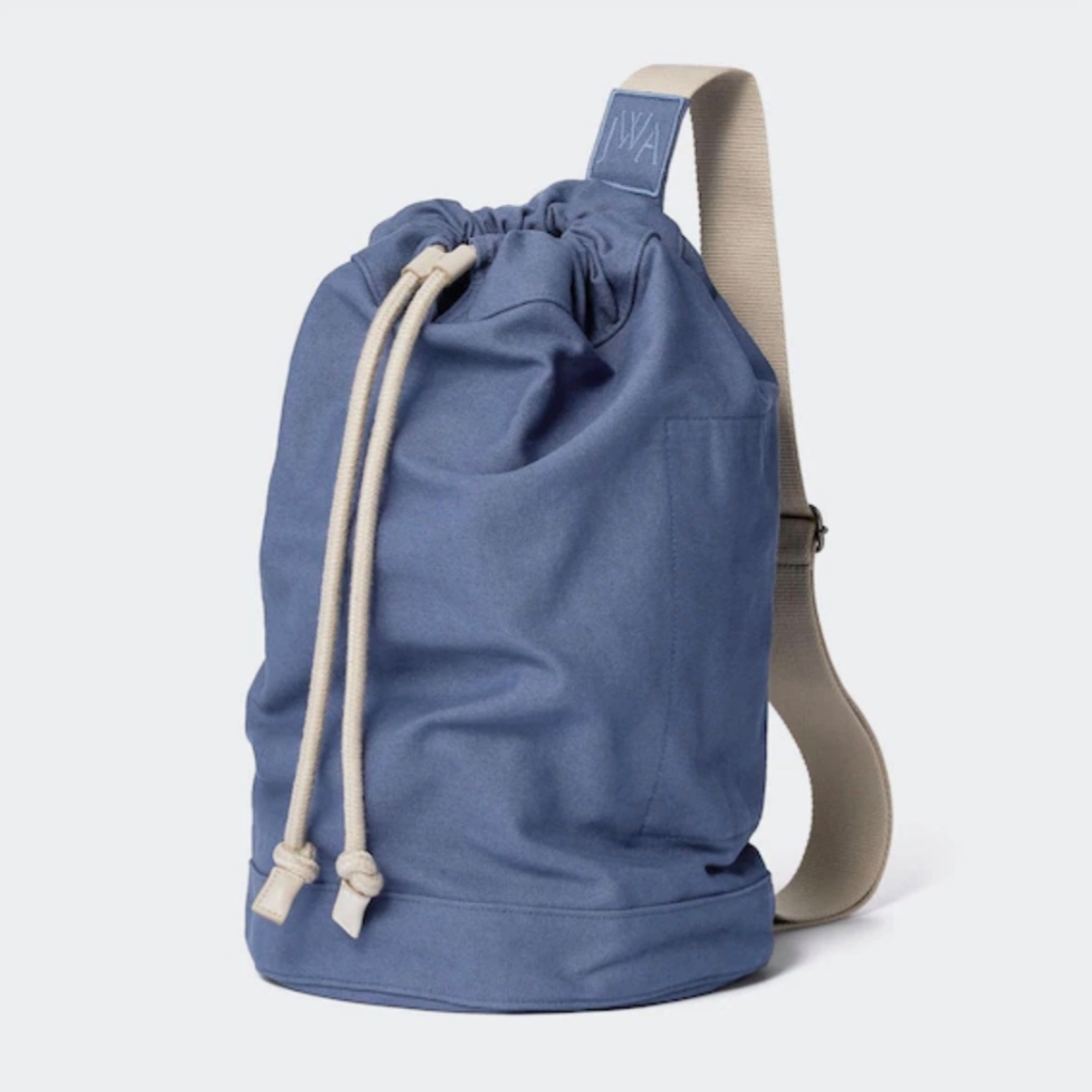 Uniqlo x JW Anderson Drawstring Bag Blue 착용 스타일