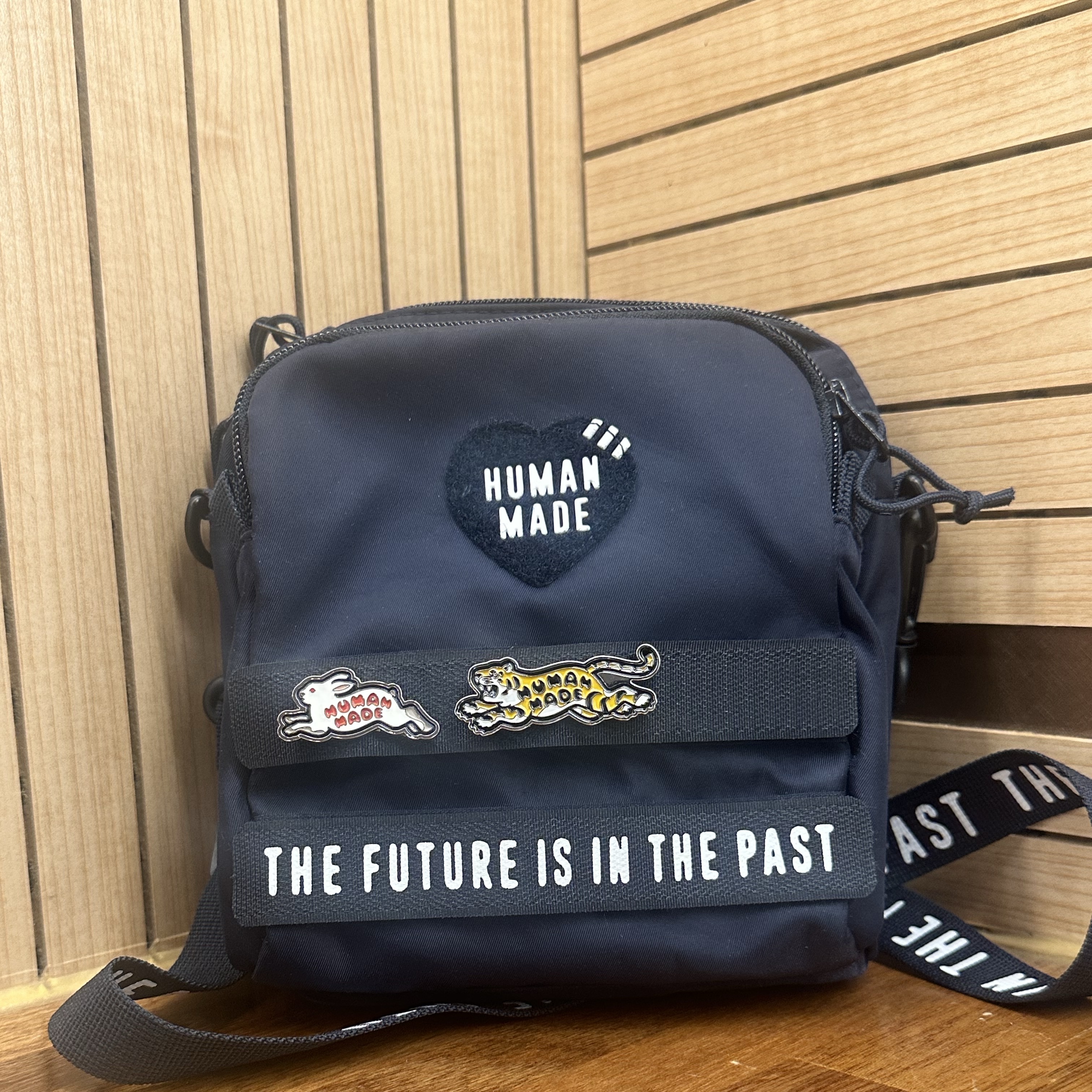 Human Made Military Pouch Large Navy, Human Made Animal Pin Set #1 Silver 착용 스타일