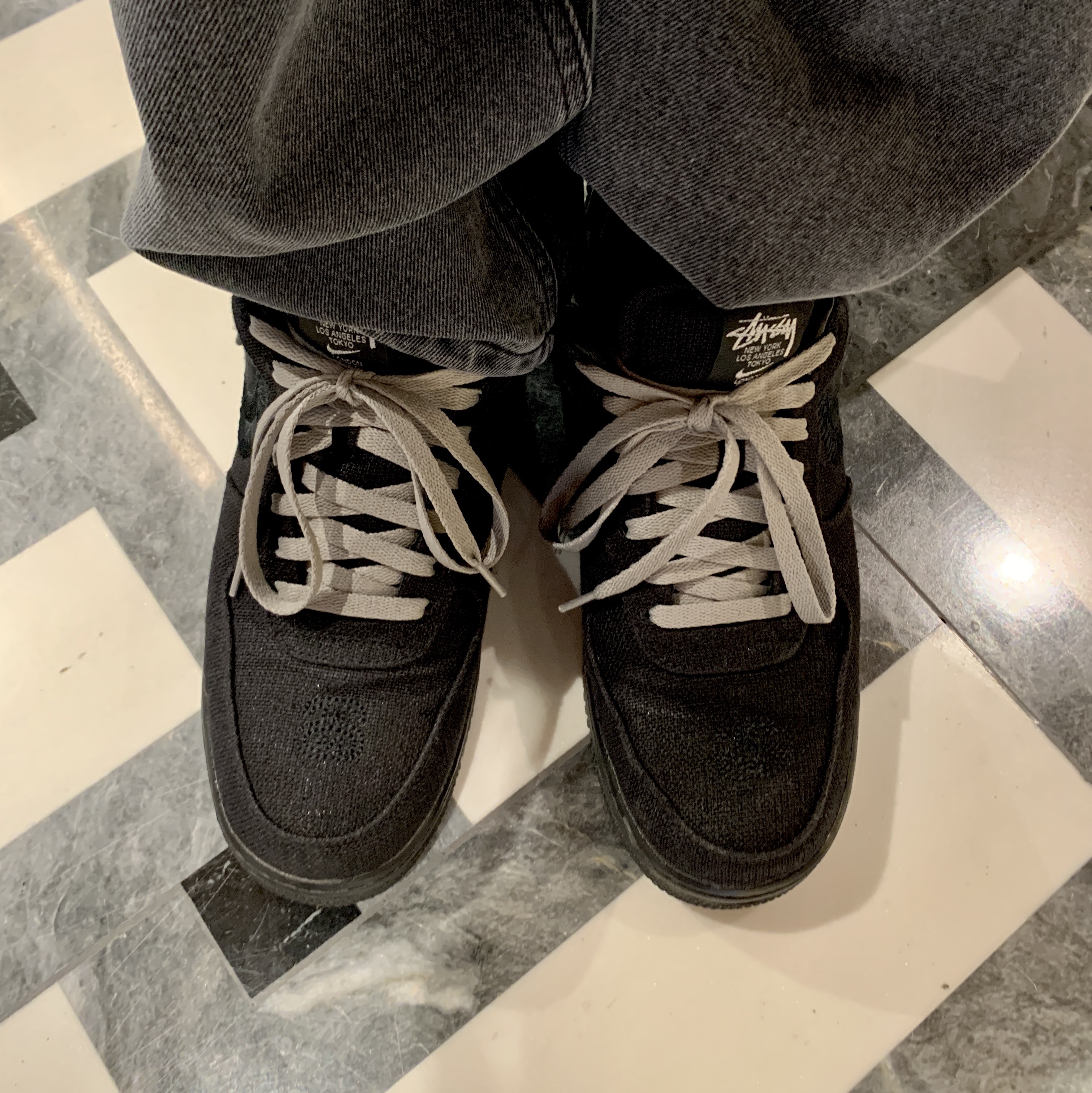 Nike x Stussy Air Force 1 Low Triple Black 착용 스타일