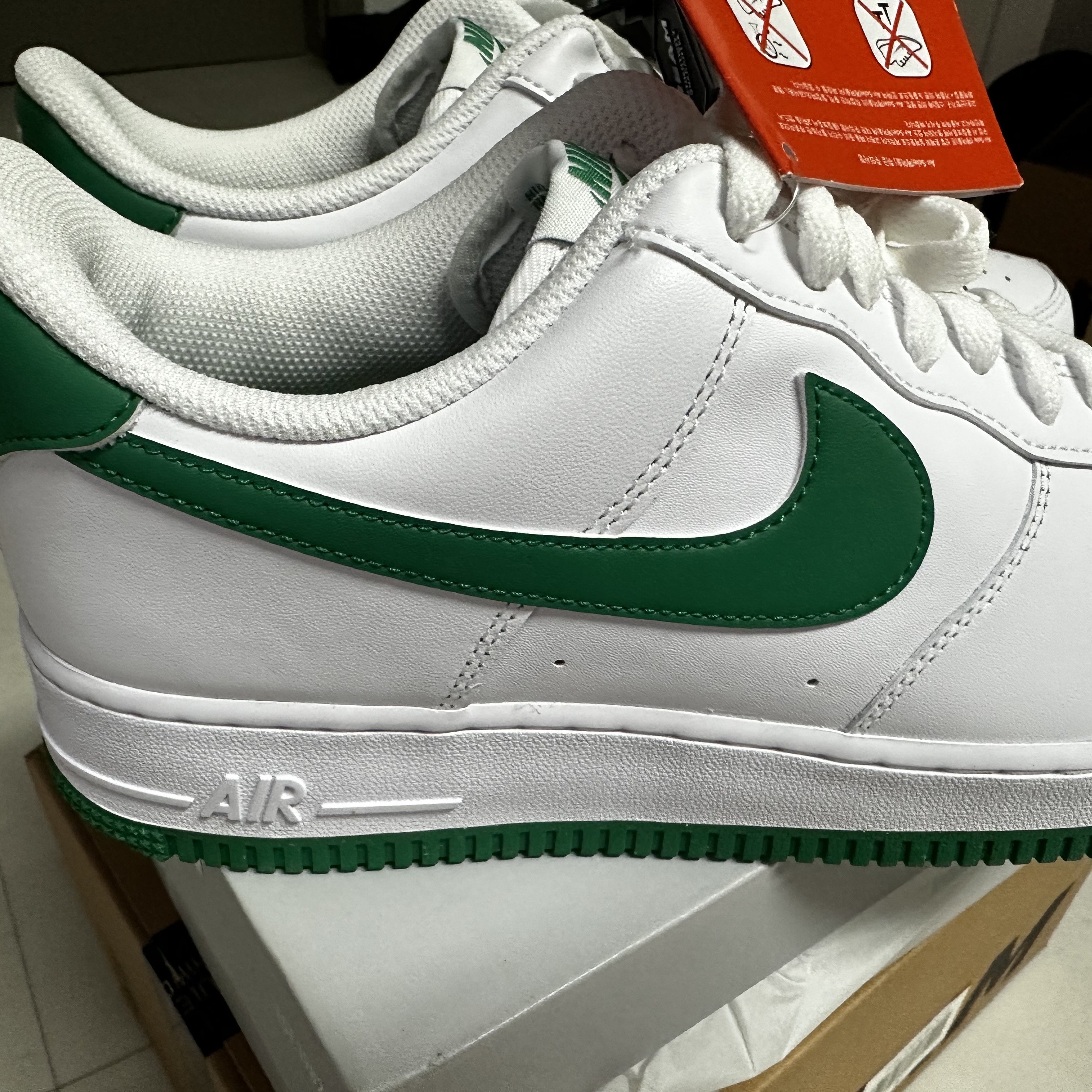 Nike Air Force 1 '07 White Malachite 착용 스타일 - 4