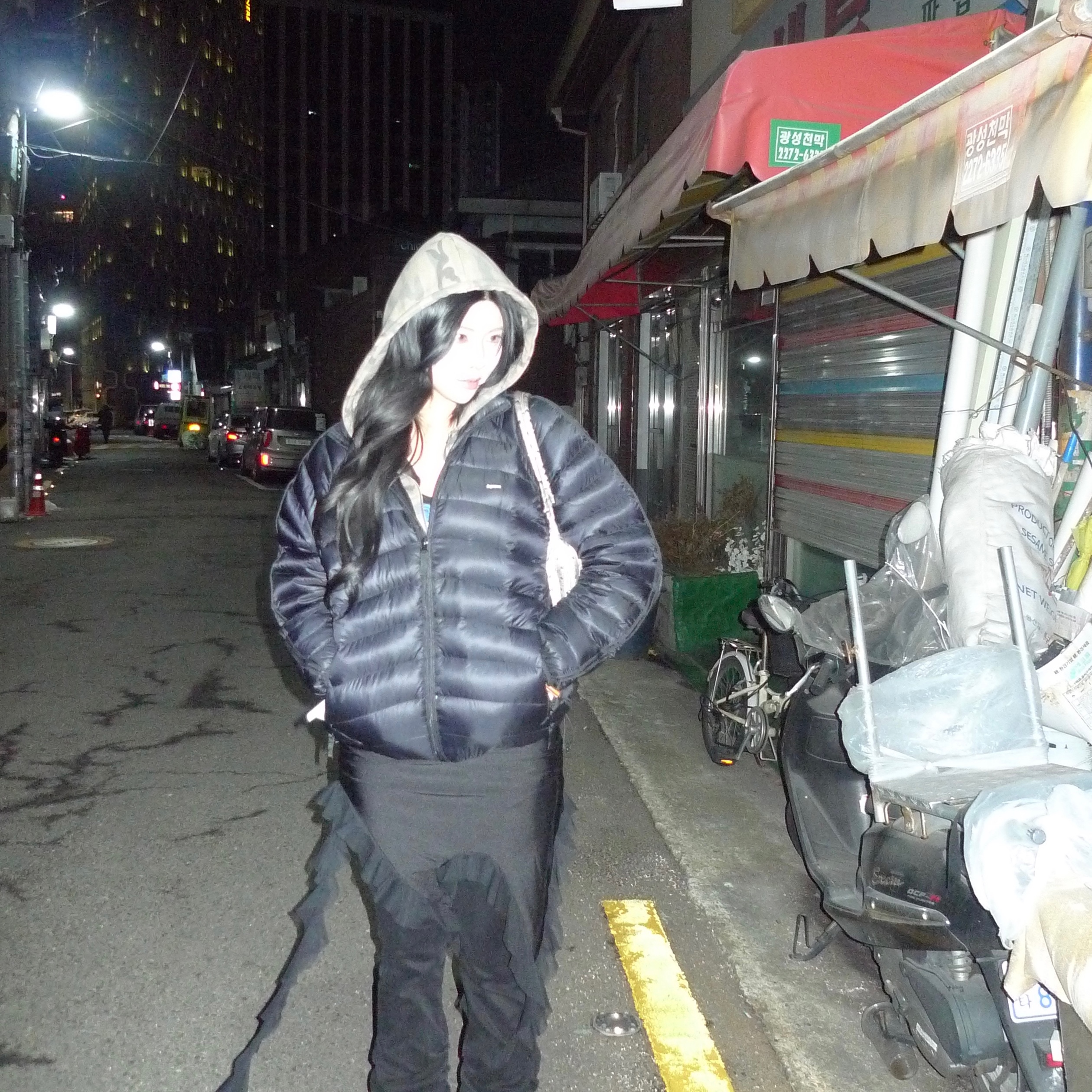 Supreme Micro Down Jacket Black - 24SS, Asics Jog 100 2 Black 착용 스타일 - 2