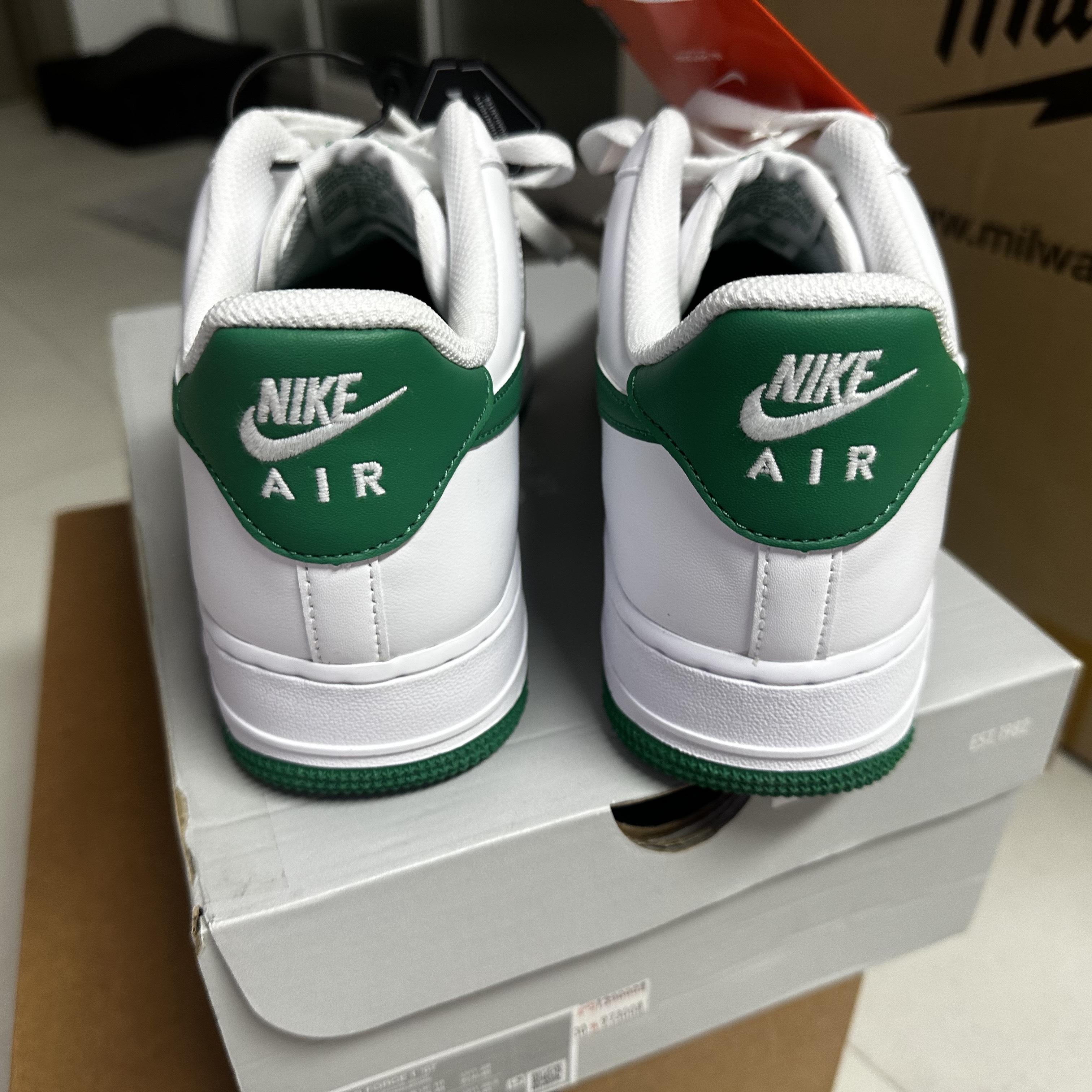 Nike Air Force 1 '07 White Malachite 착용 스타일 - 5