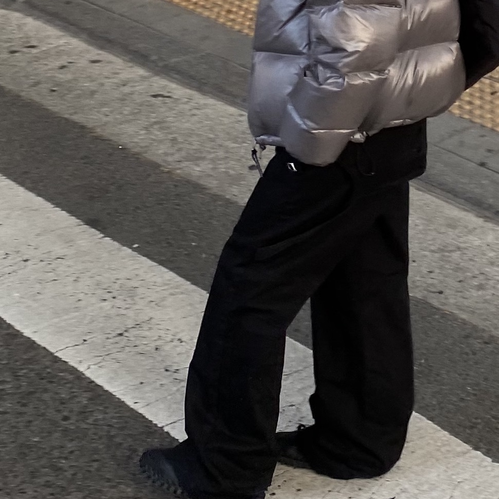 Nike x Jacquemus J Force 1 Low LX SP Black, (W) Mischief Apron Pocket Work Pants Black 착용 스타일 - 3