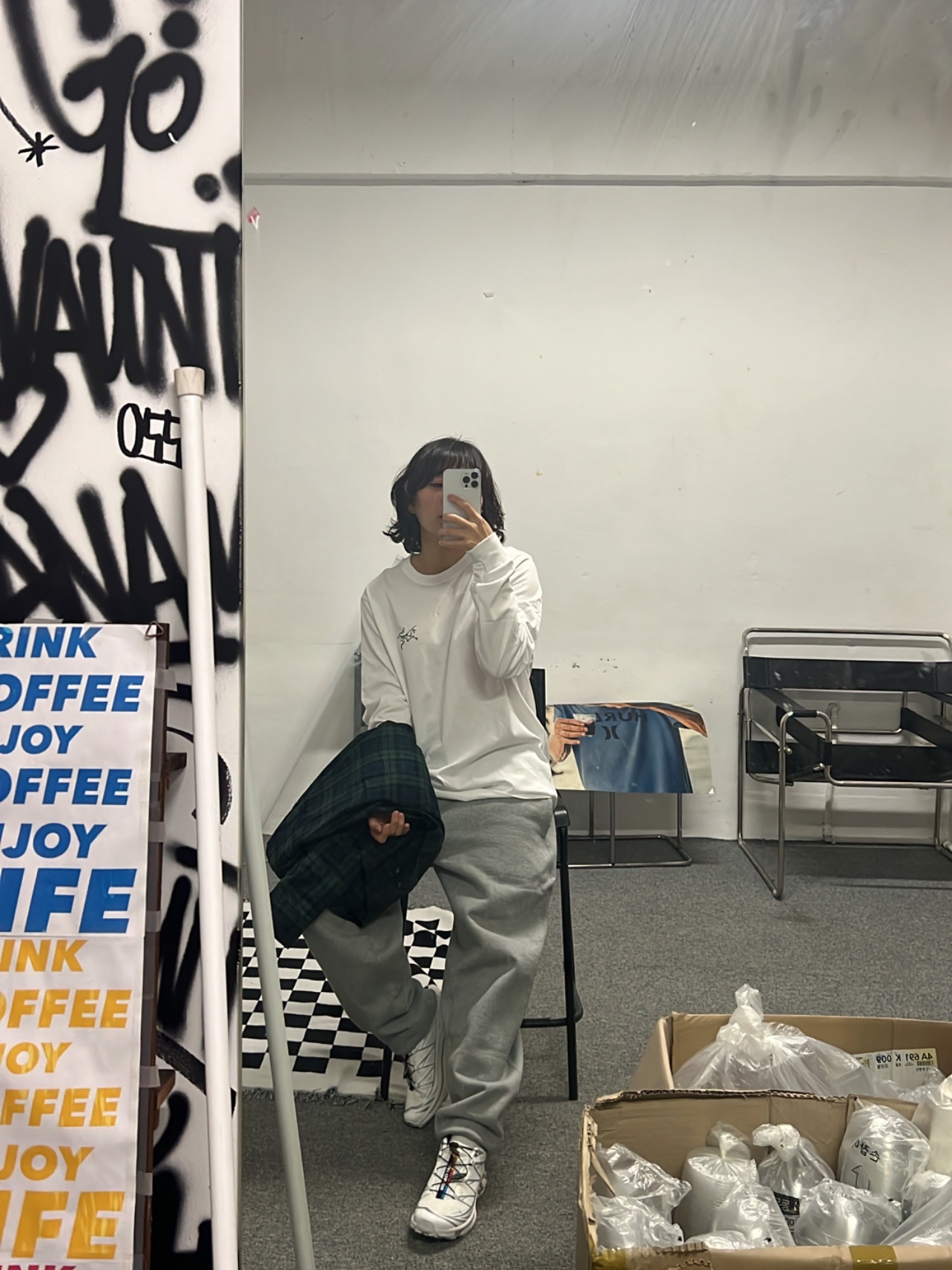 Arc'teryx Arc'Multi Bird Logo LS T-Shirt White Light, Nike x Stussy NRG RA Fleece Pants Dark Grey Heather (DJ9491-063) 착용 스타일 - 2