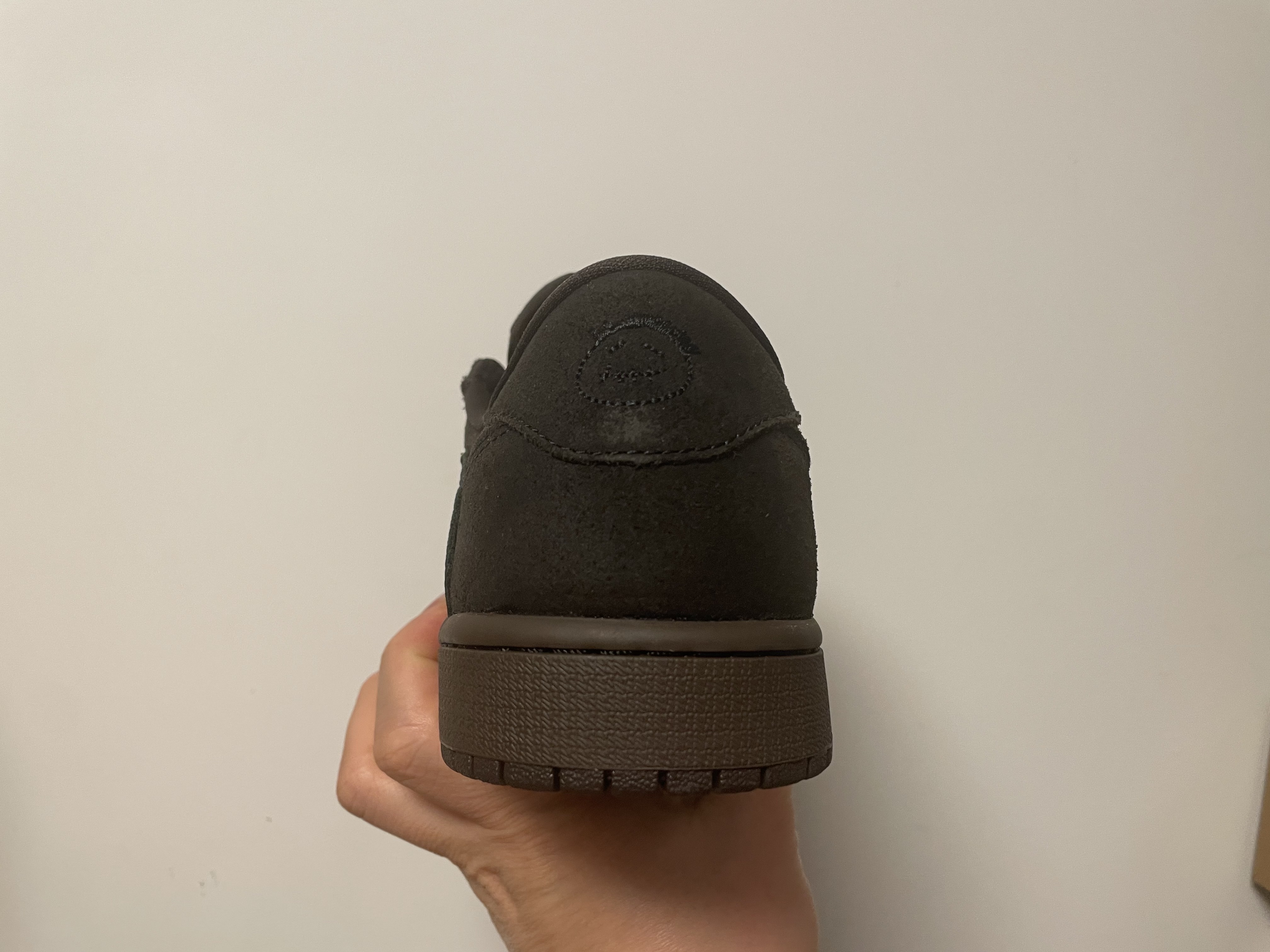 Jordan 1 x Travis Scott Retro Low OG SP Velvet Brown and Dark Mocha 착용 스타일 - 5