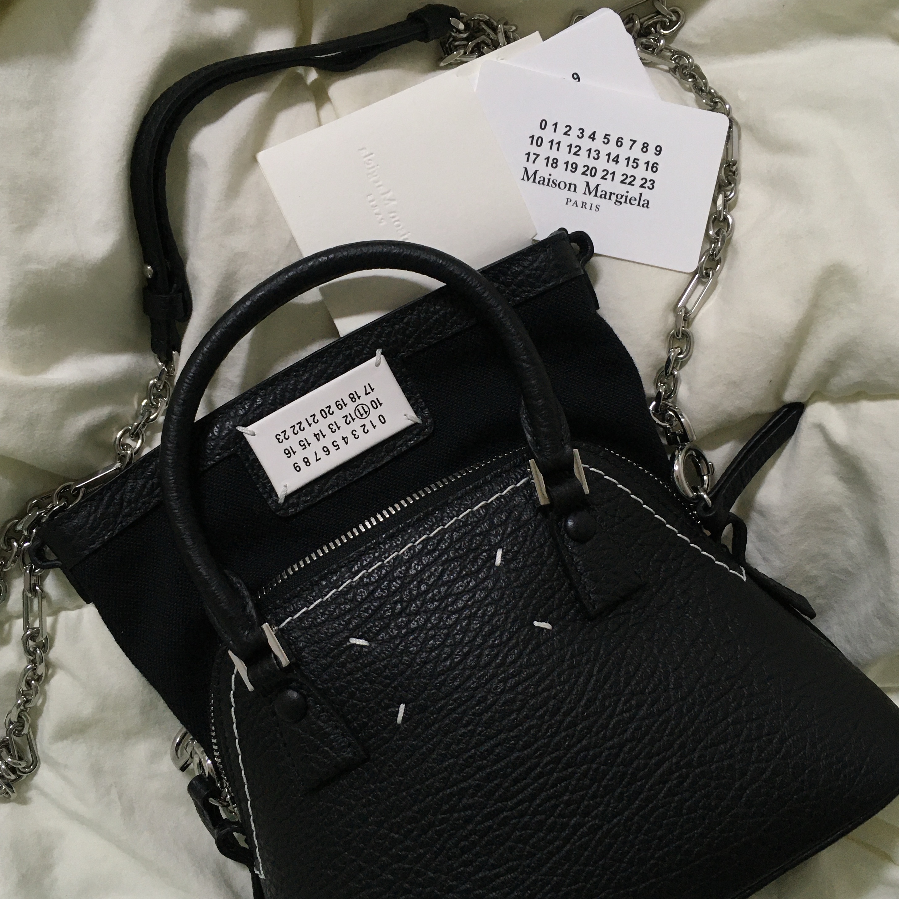 Maison Margiela 5AC Micro Bag Black 착용 스타일