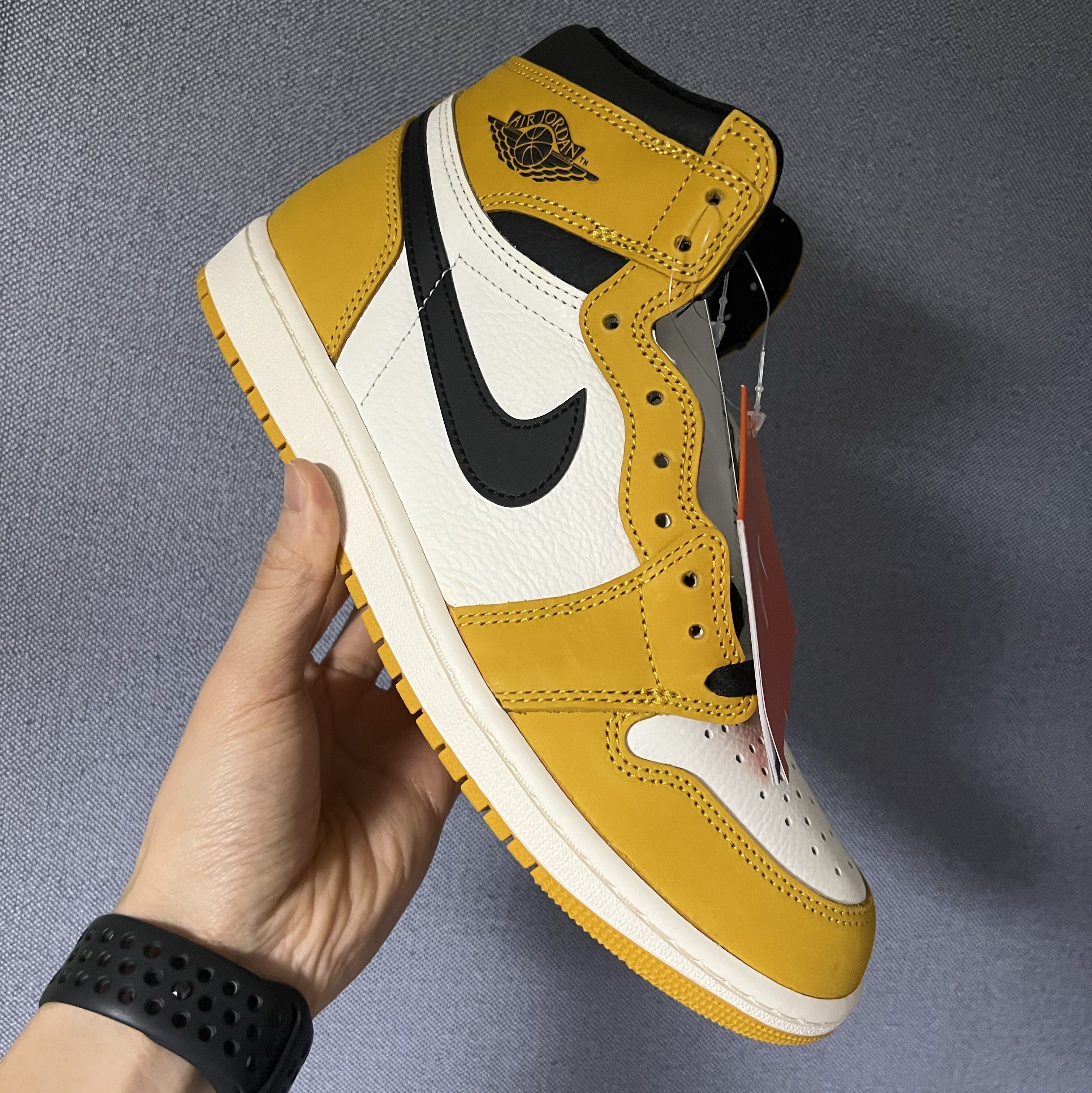 Jordan 1 Retro High OG Yellow Ochre 착용 스타일