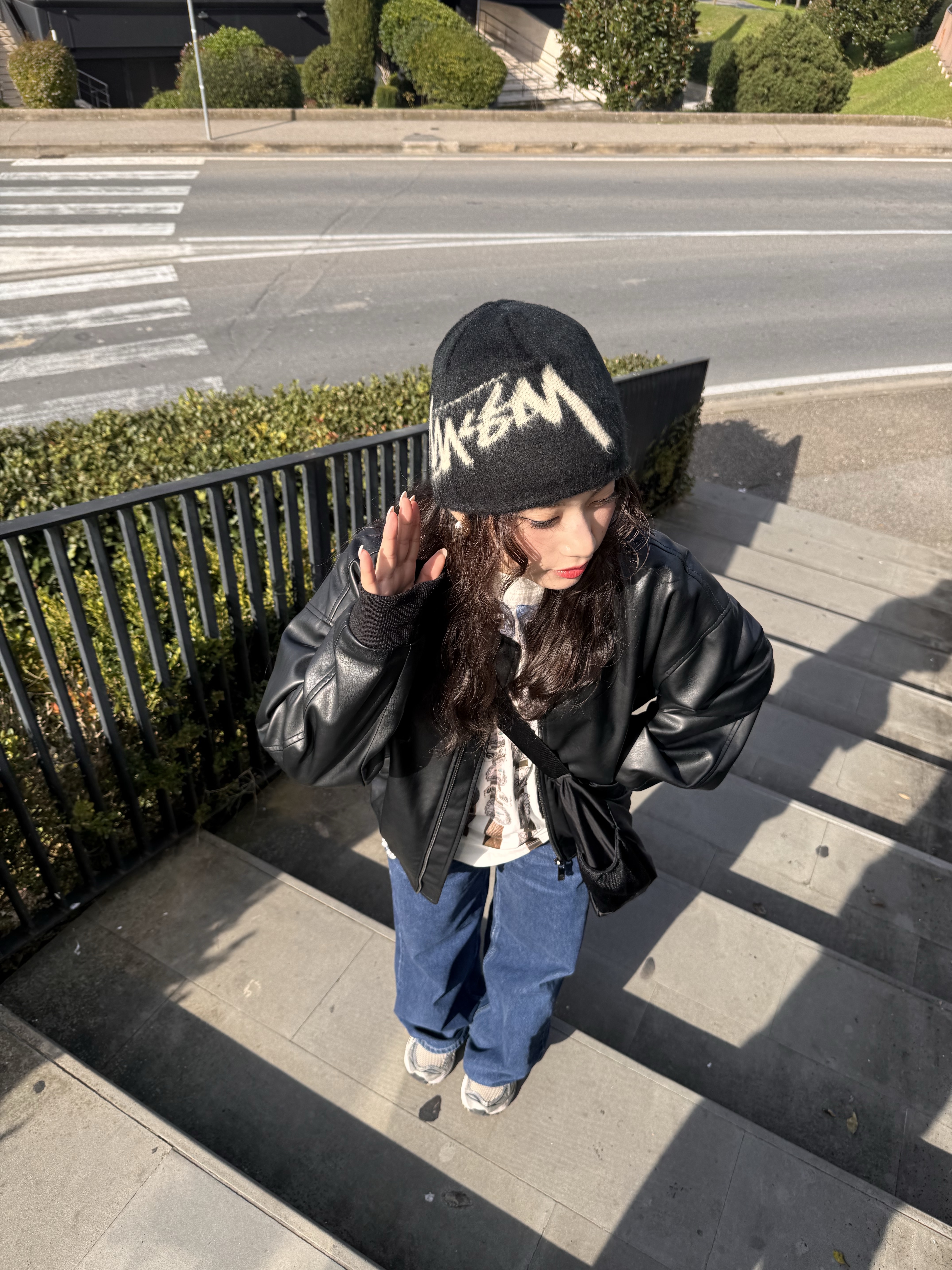 Stussy Brushed Out Stock Skullcap Beanie Black, Kapital 20 Crew T-Shirt White 착용 스타일