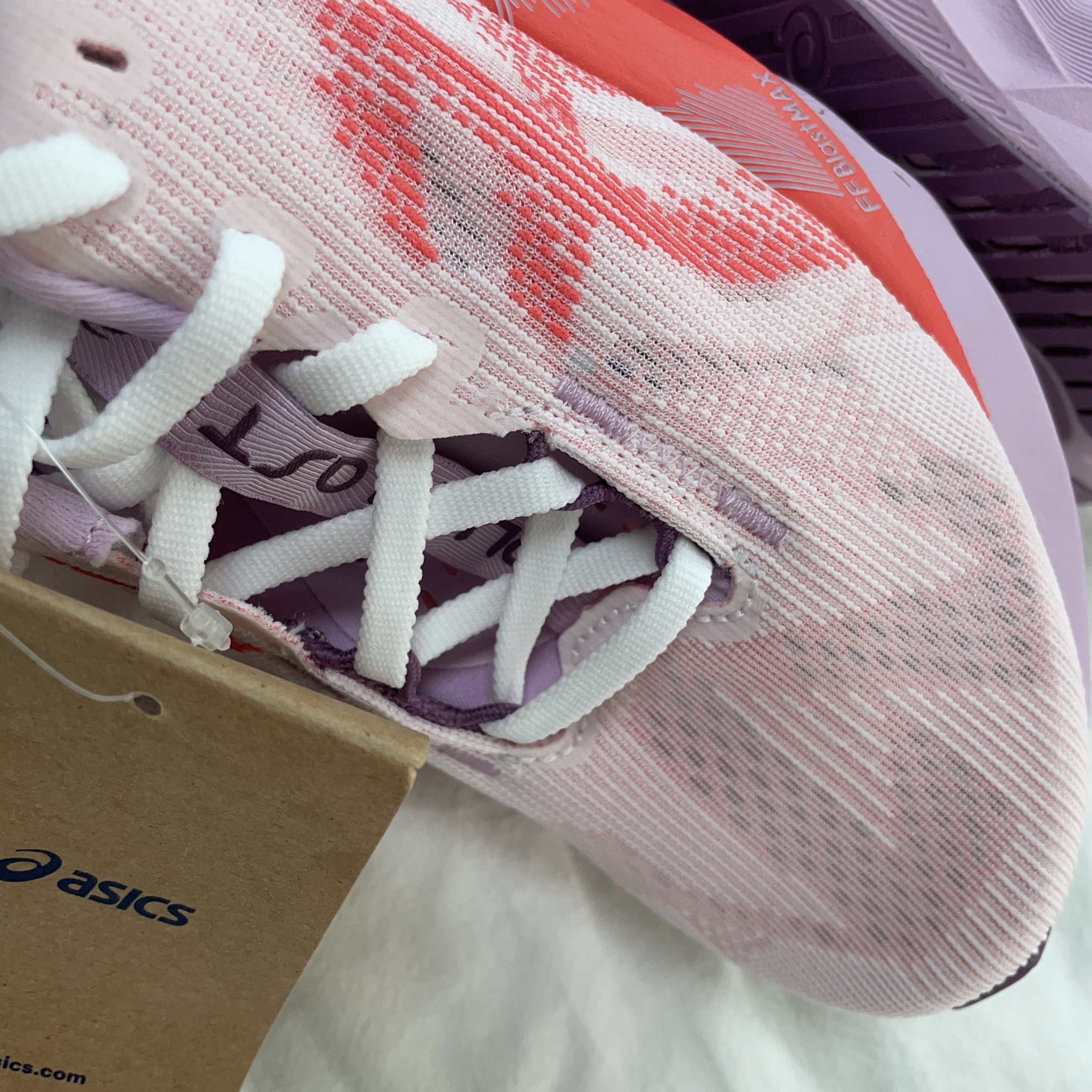 (W) Asics Novablast 5 White Coral Reef 착용 스타일 - 2