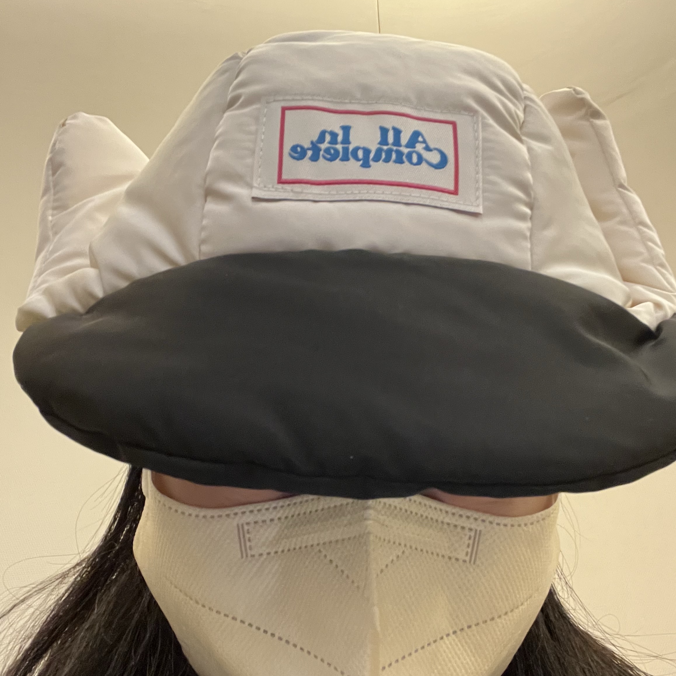 Allincomplete Panda Padding Balaclava 착용 스타일