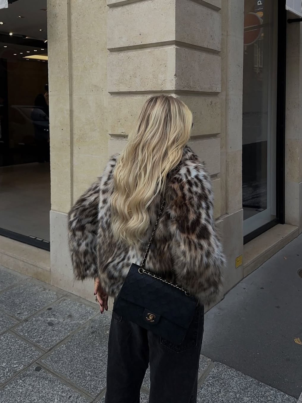 Haveless Blair Faux Fur Jacket Black, (W) Zara Faux Fur Jacket Ecru 착용 스타일 - 3