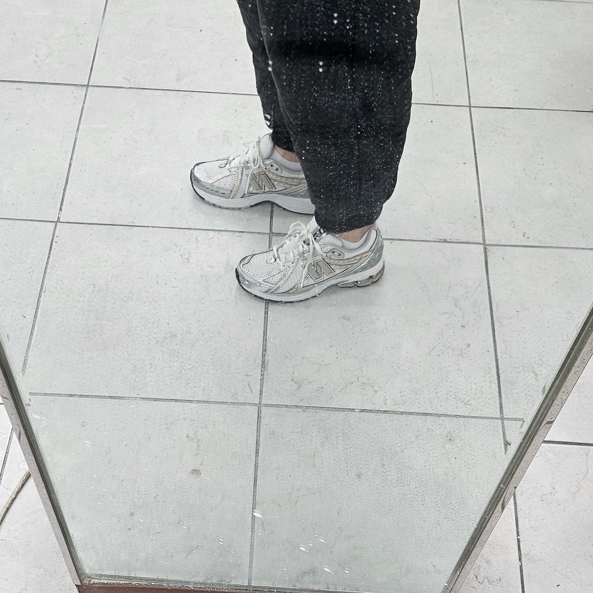New Balance 1906R White Metallic Silver 착용 스타일