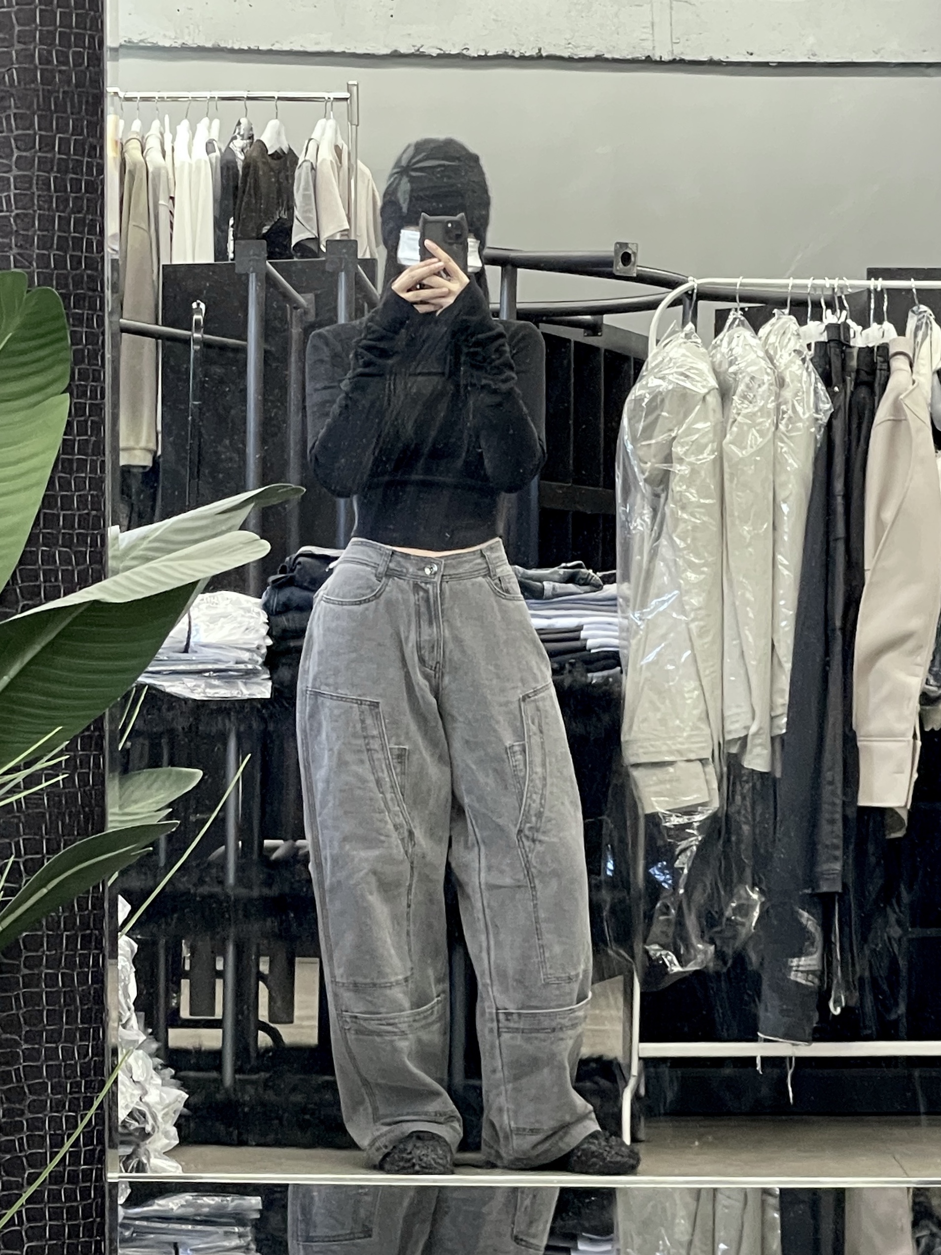 BLR Dyed Multi Cargo Carpenter Pants Light Grey 착용 스타일 - 3