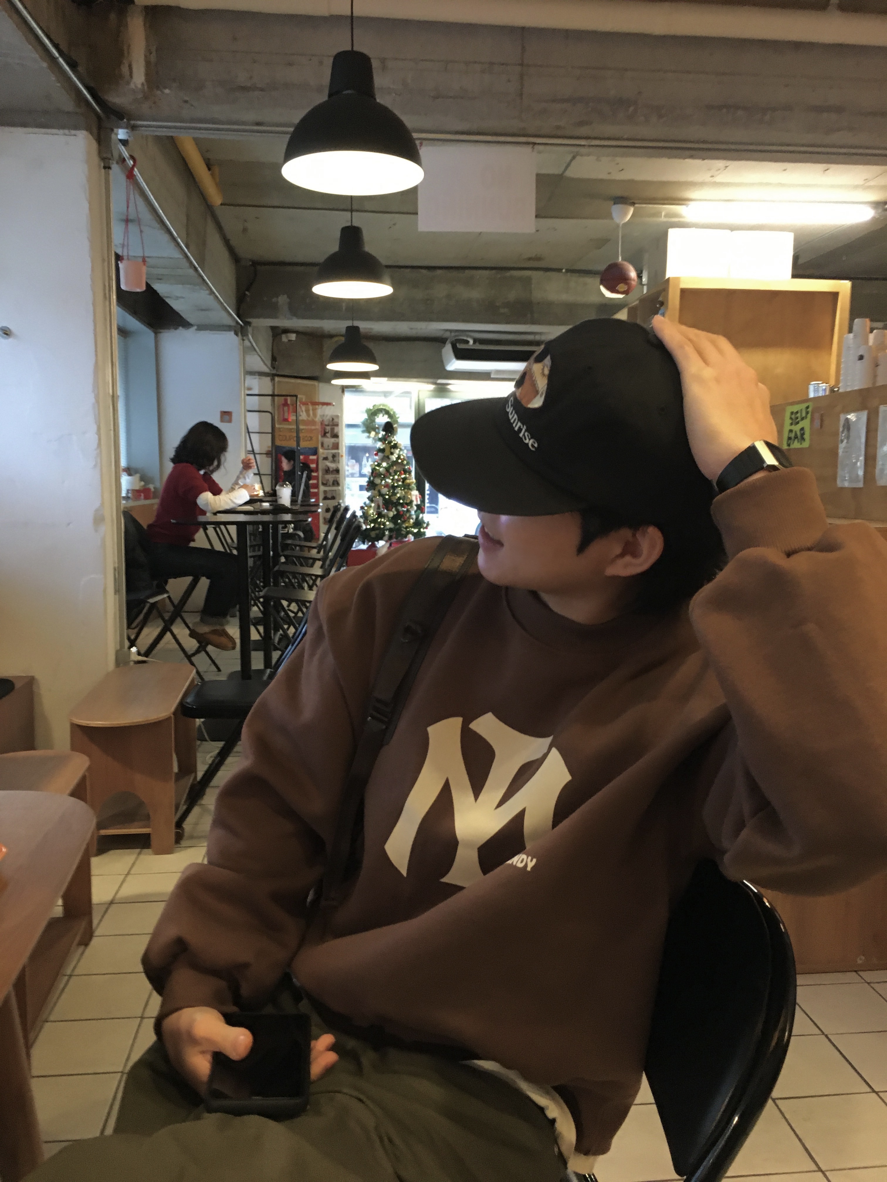Hello Sunrise Ethnic Fish 6Panel Cap Black, UGG Classic Mini Boots Black 착용 스타일 - 2